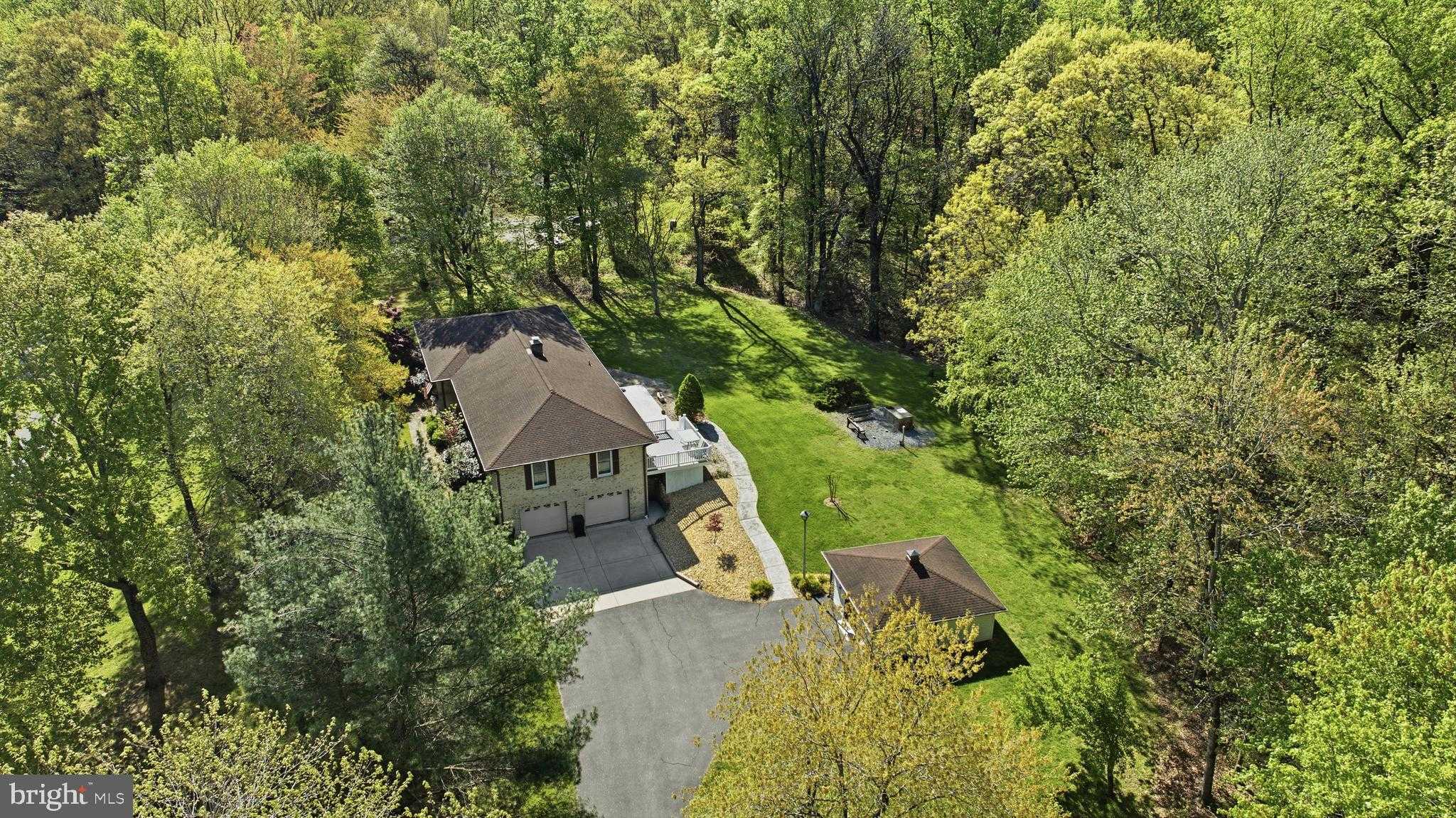 4465 Camelot Dr photo 3