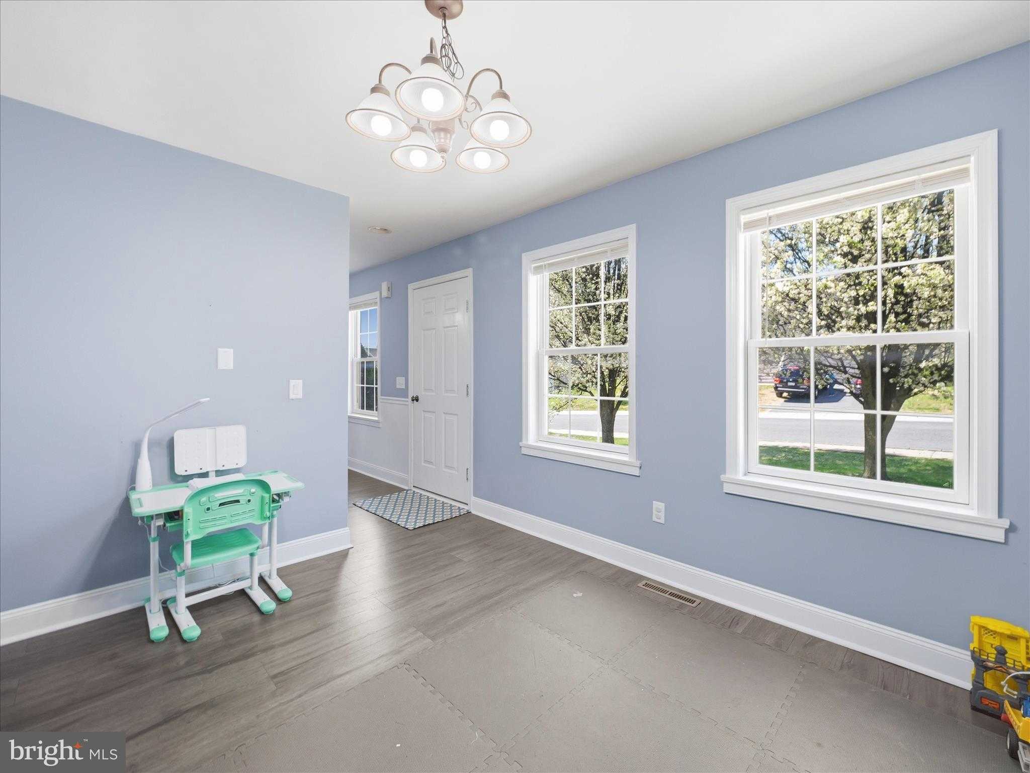 205 Crown CT photo 15