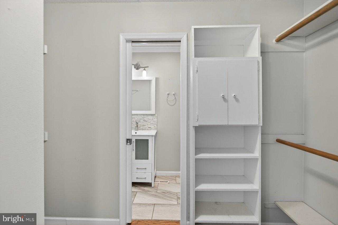 322 Erickson Ave photo 25