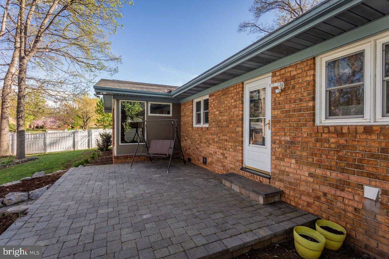 322 Erickson Ave photo 46