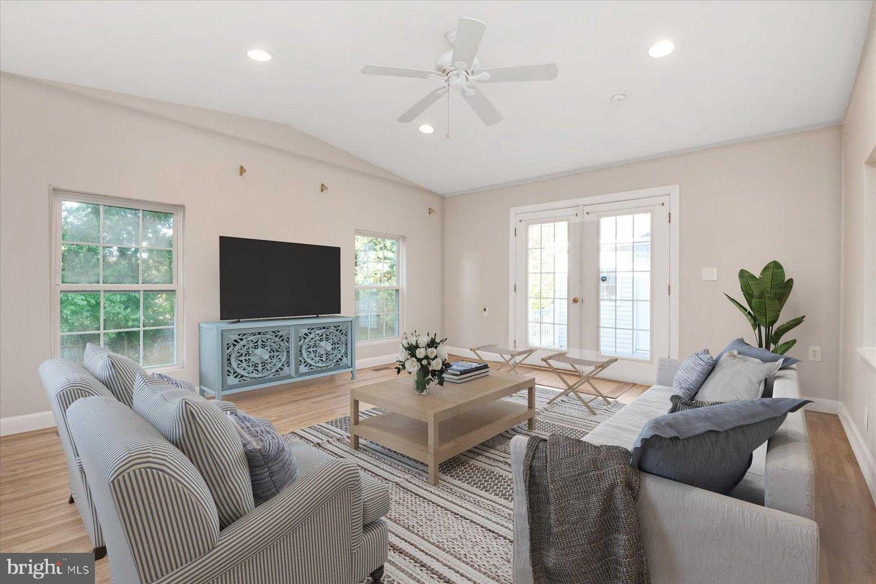 720 Hyde Park Dr photo 14