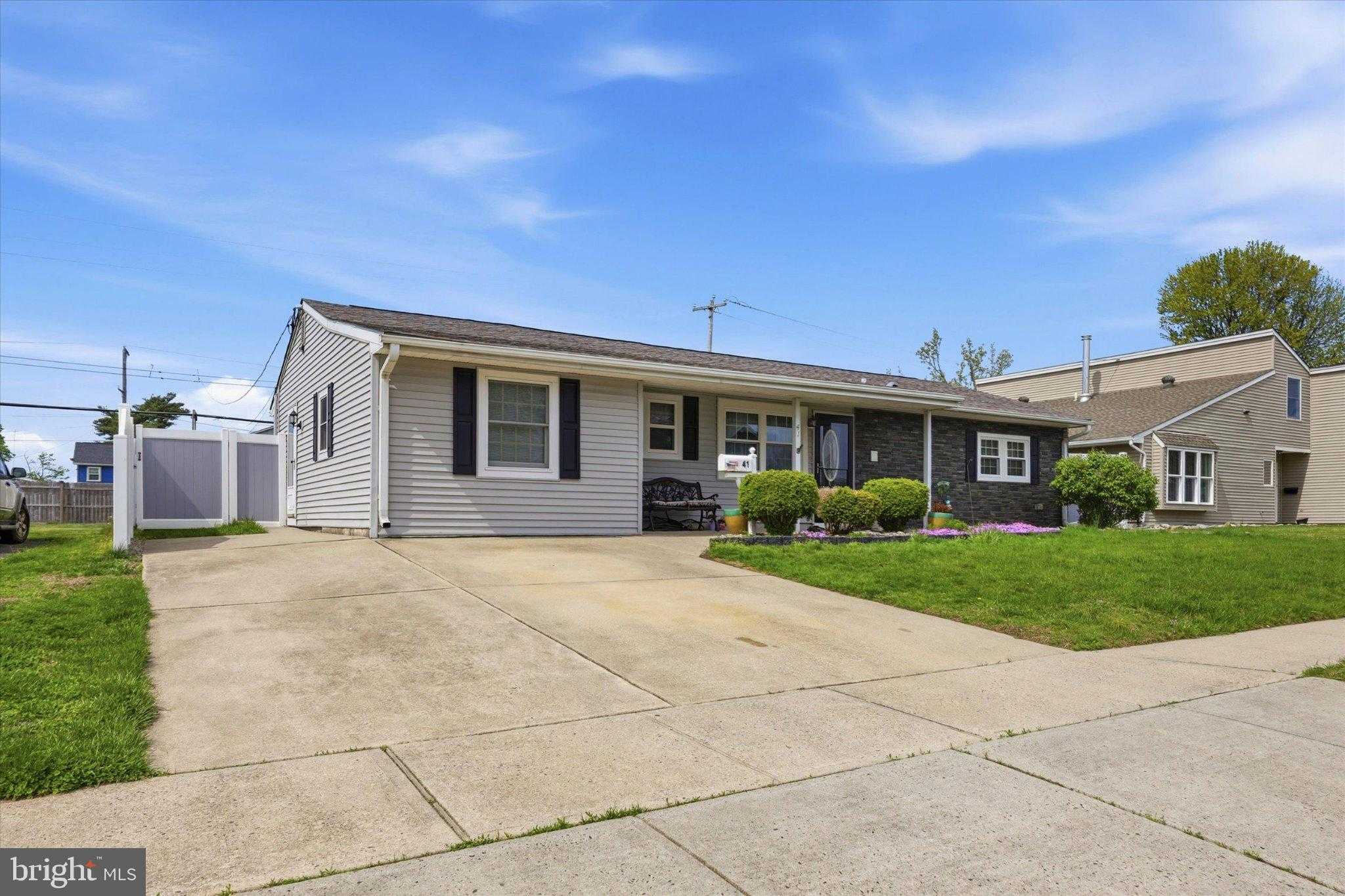 41 Lakeside Dr photo 3