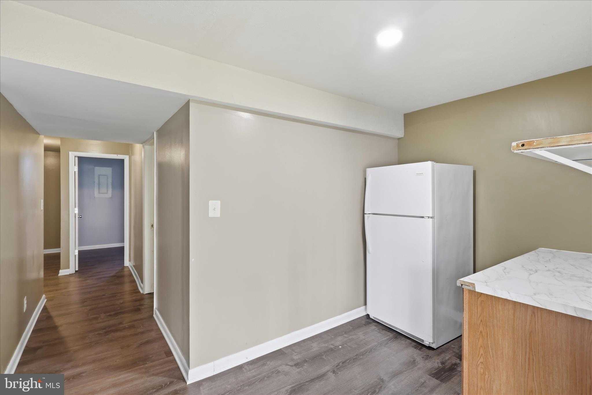 1090 E Thornhill Pl photo 31