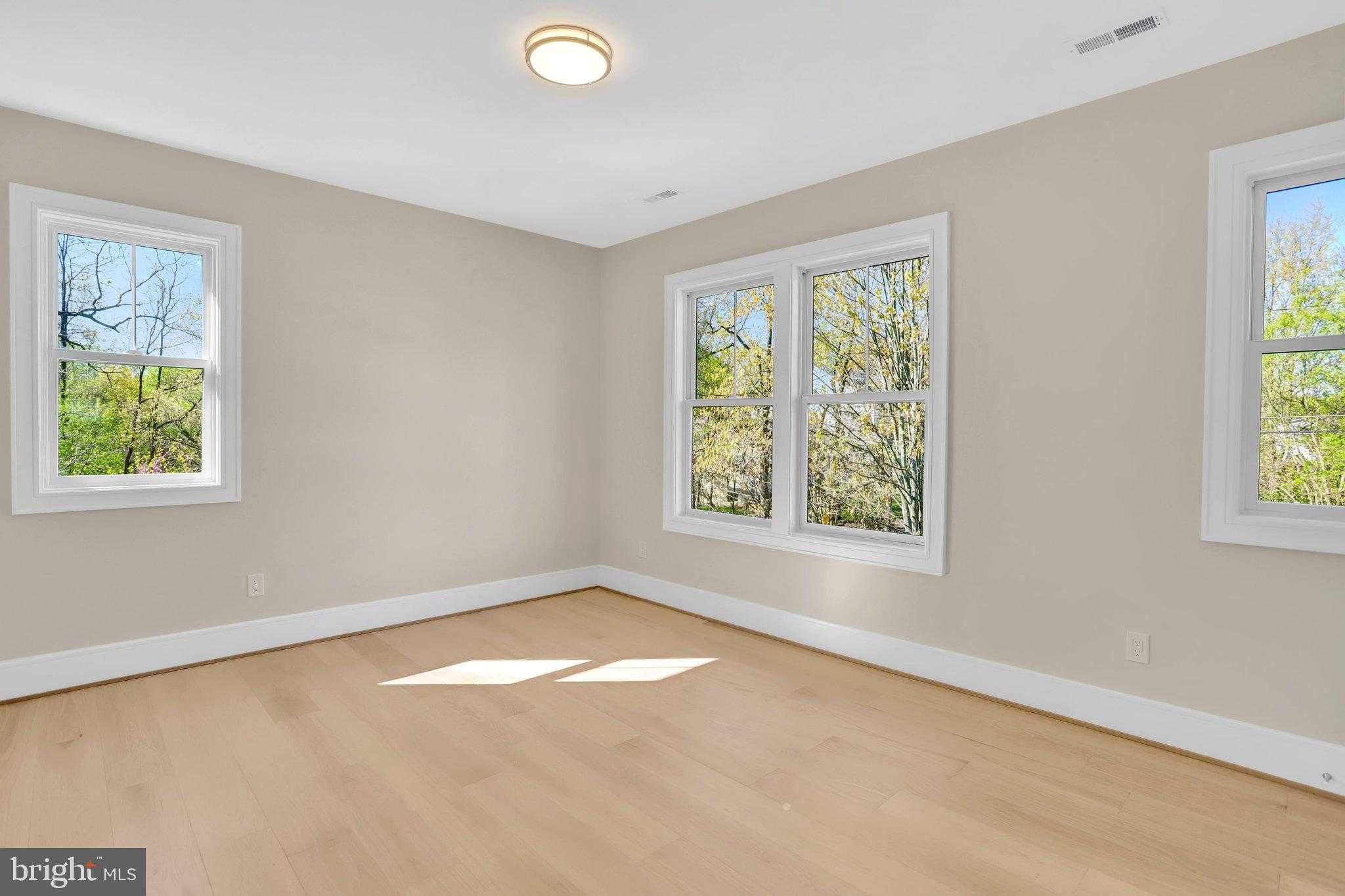 501 N Jefferson St photo 44