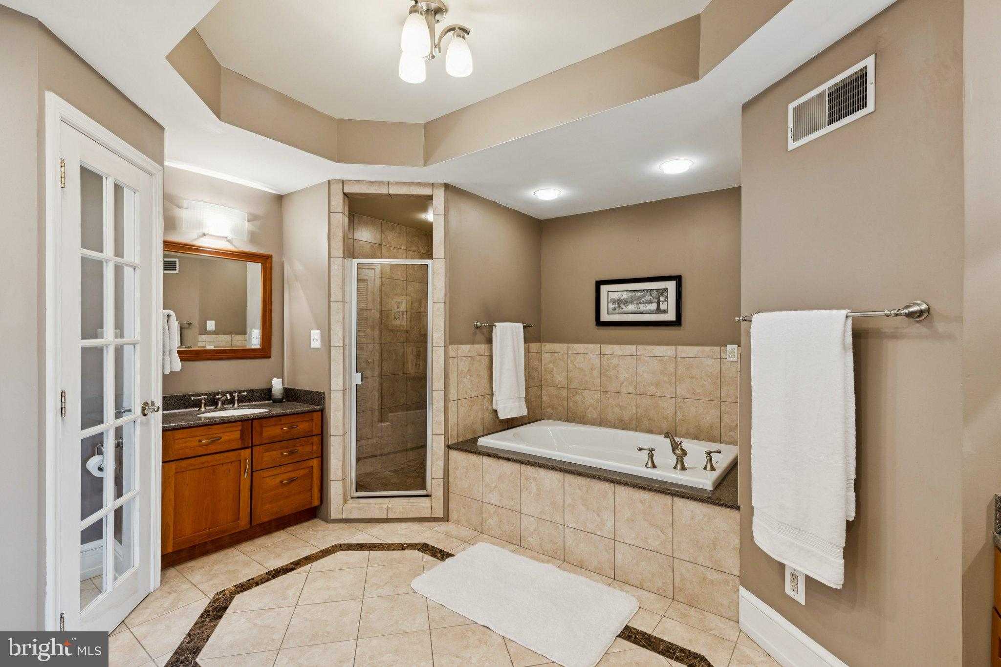 2219 Locust St photo 33