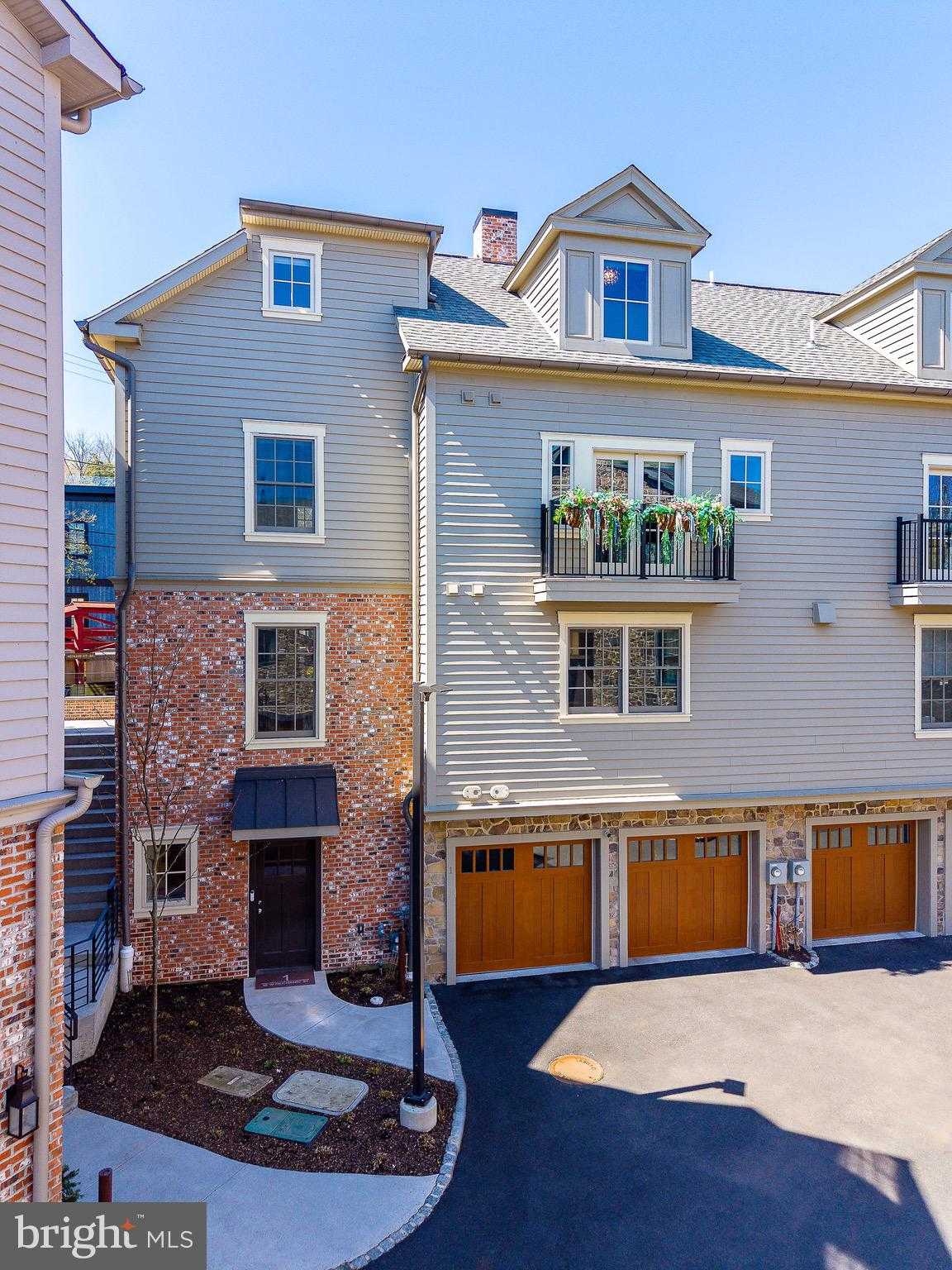 18 W Mechanic St Apt 1 photo 76