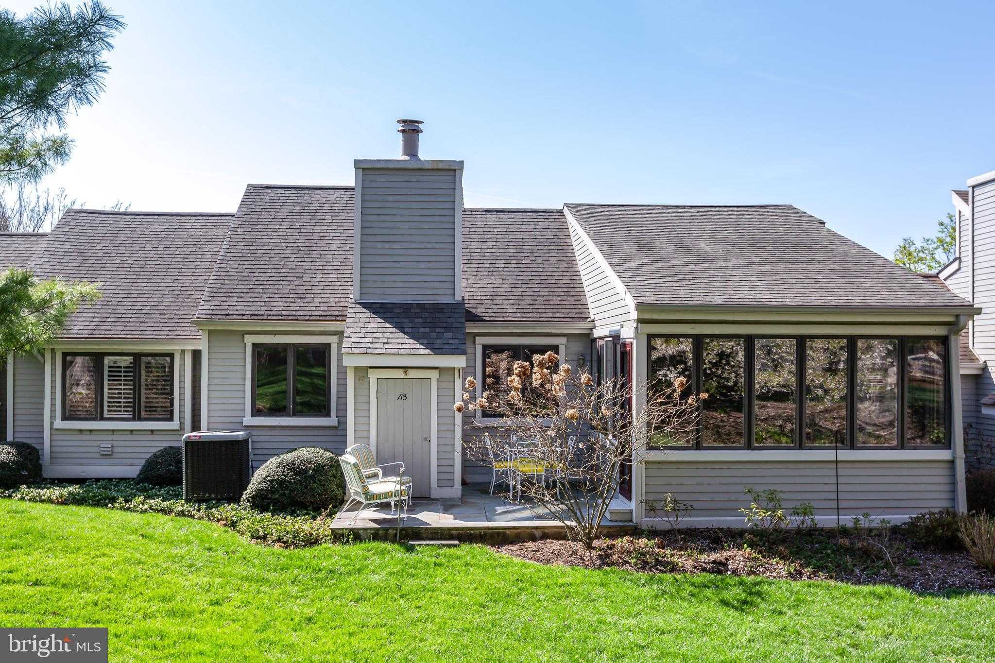 713 Inverness Dr photo 4