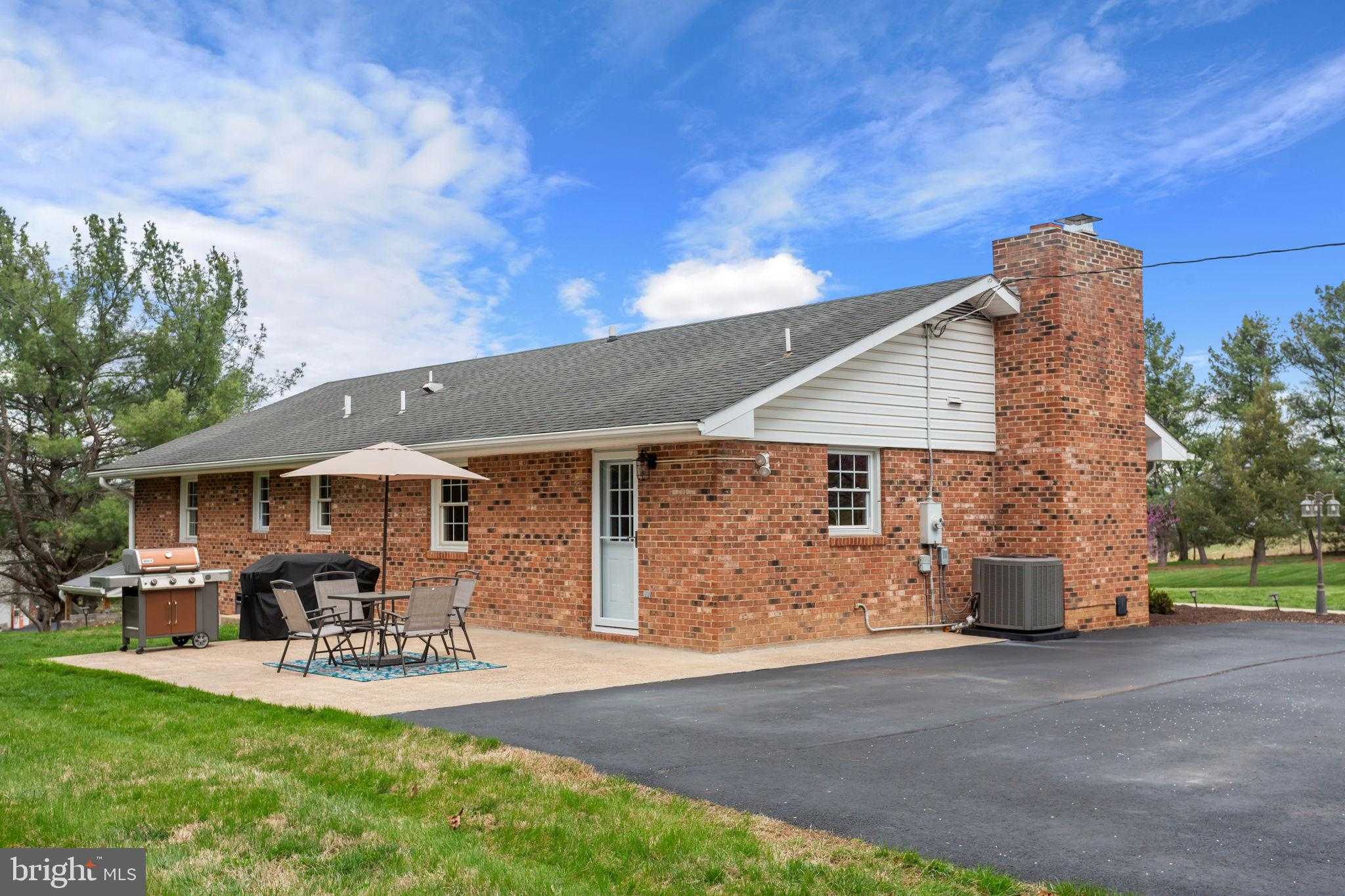 549 Arrowhead Ln photo 2