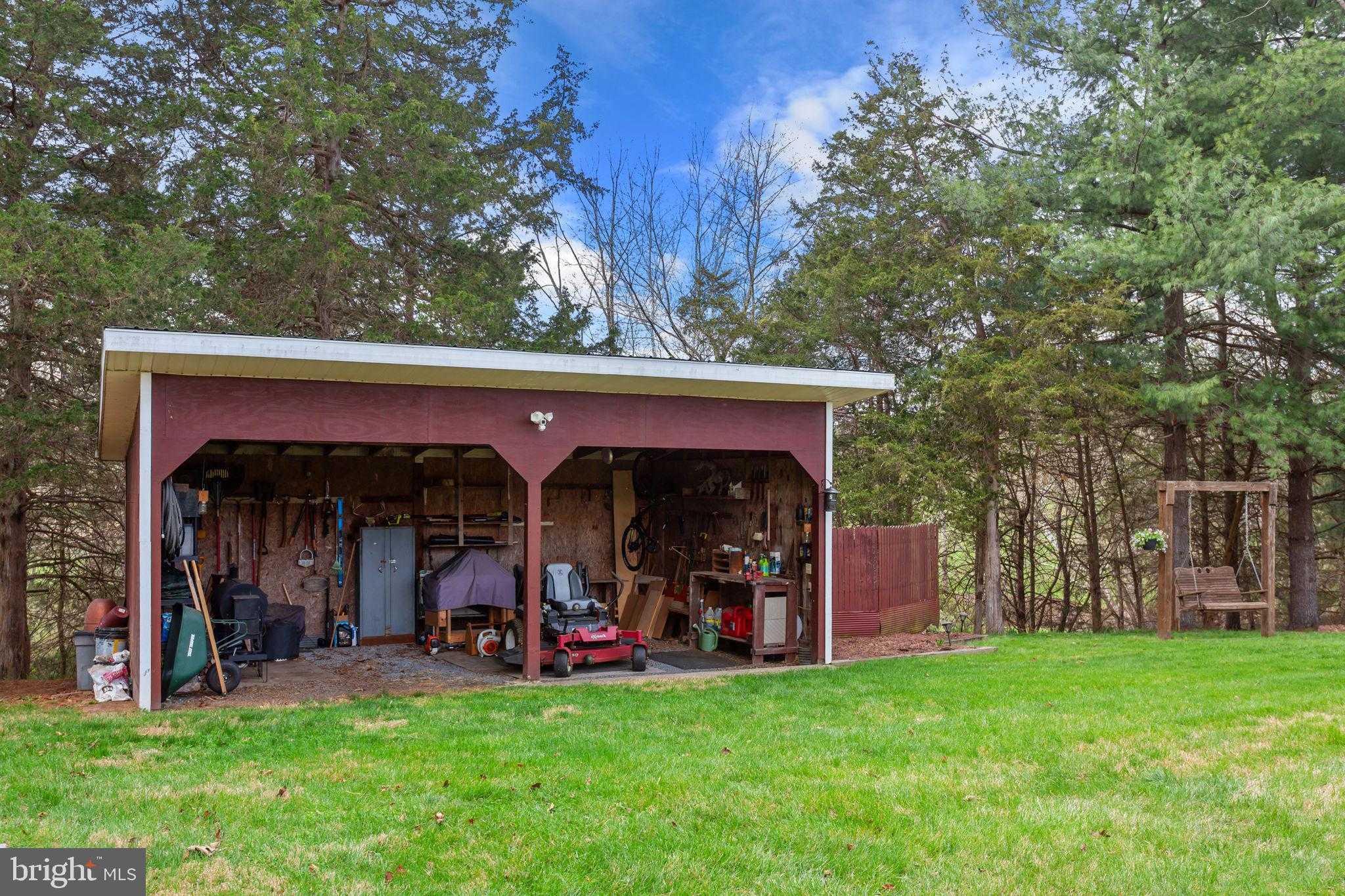 549 Arrowhead Ln photo 4