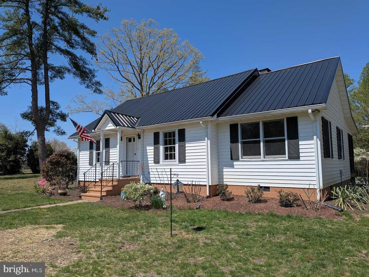 25209 Lafayette Dr photo 2