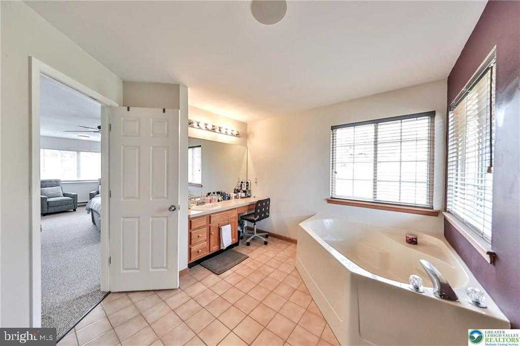 2260 Reo Dr photo 31