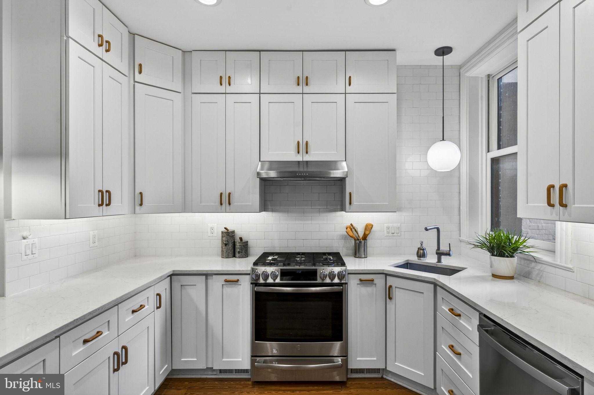 908 Westminster St NW photo 20