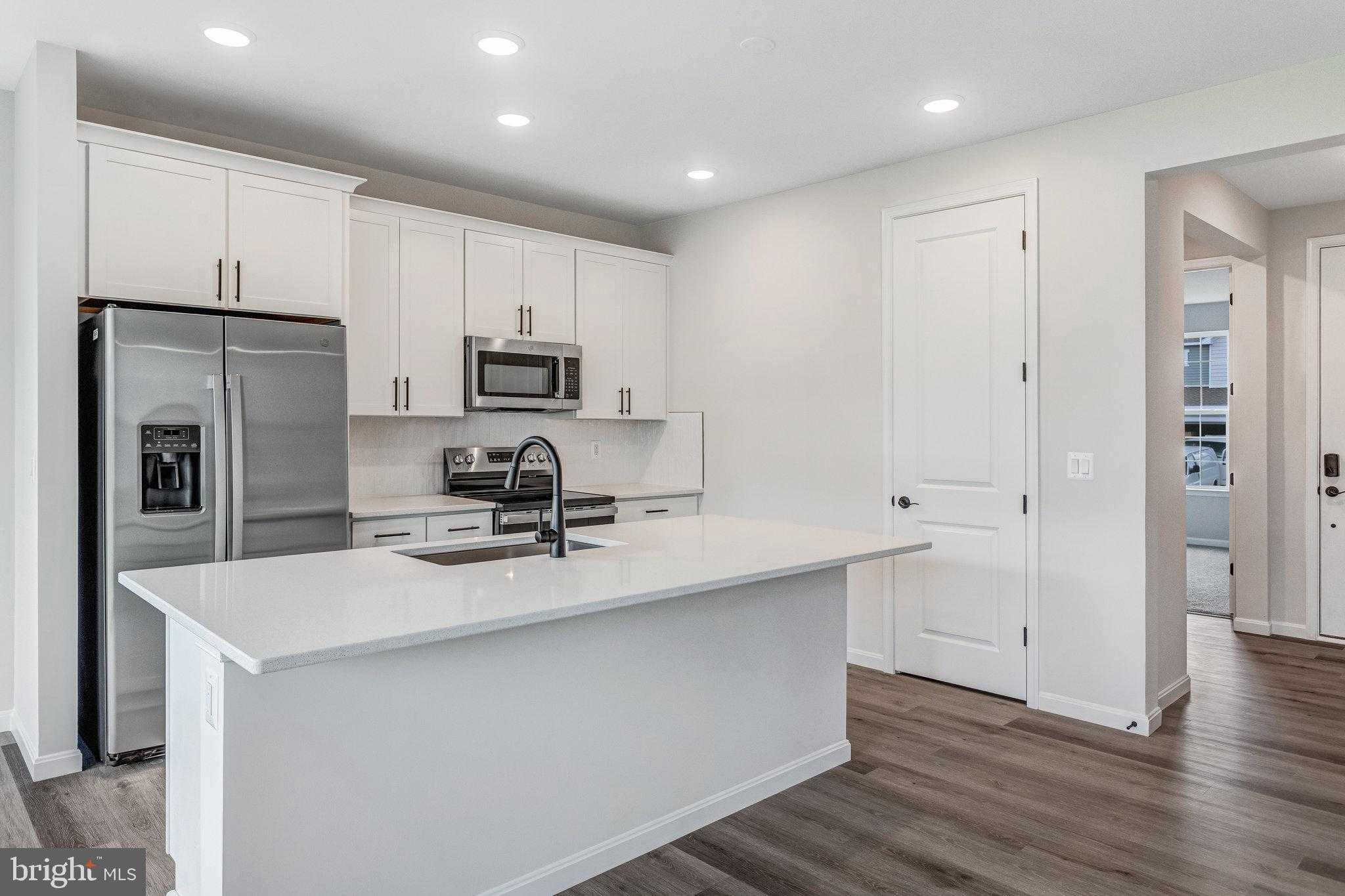 529 Aster Ln photo 9