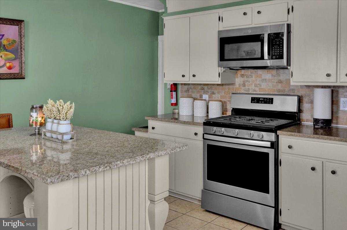 1223 Robeson St photo 9