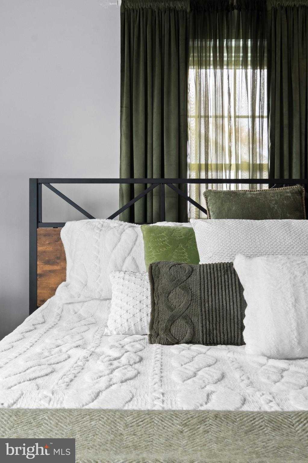 464 Brookhurst Ave photo 19