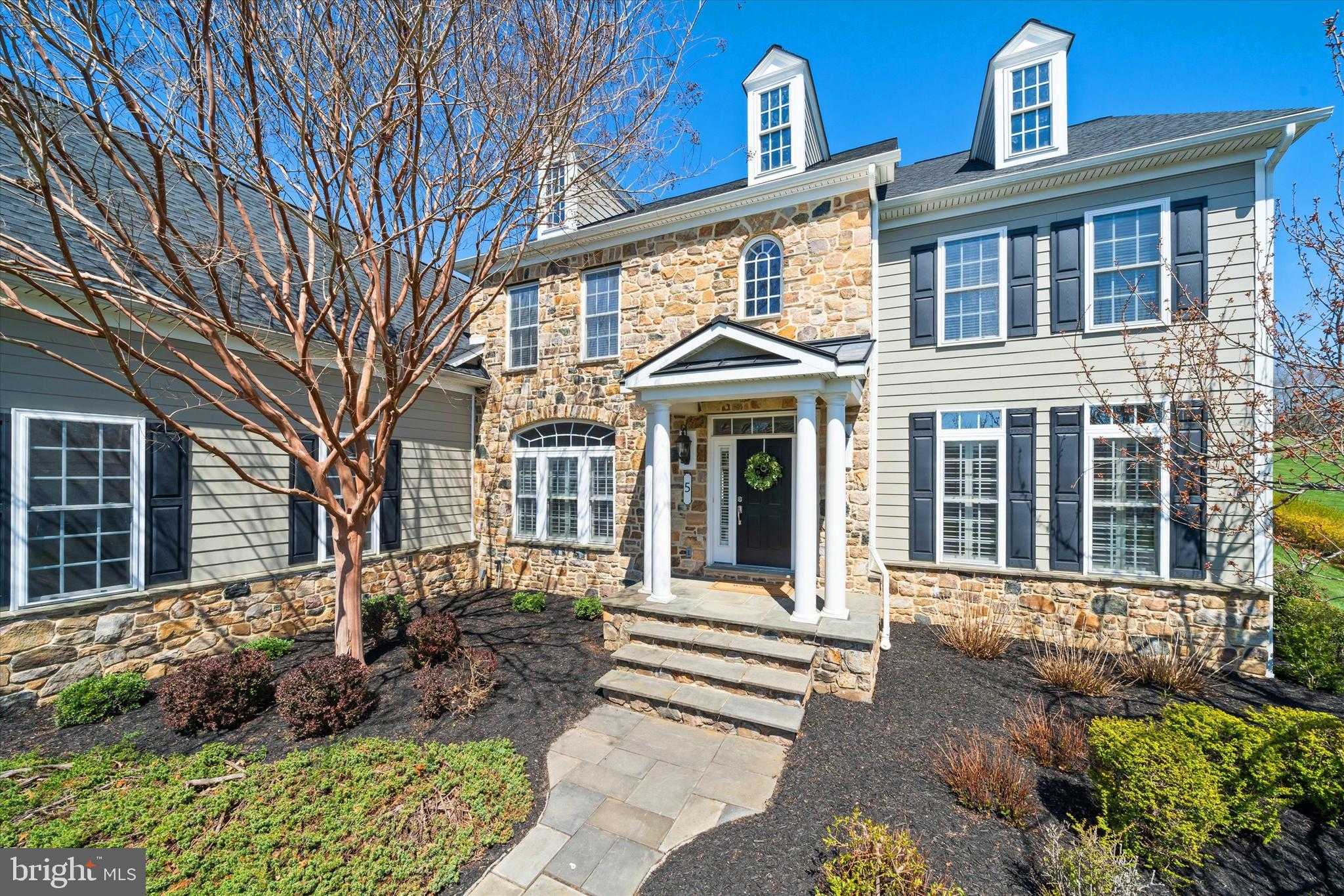 5 Traylor Dr photo 2