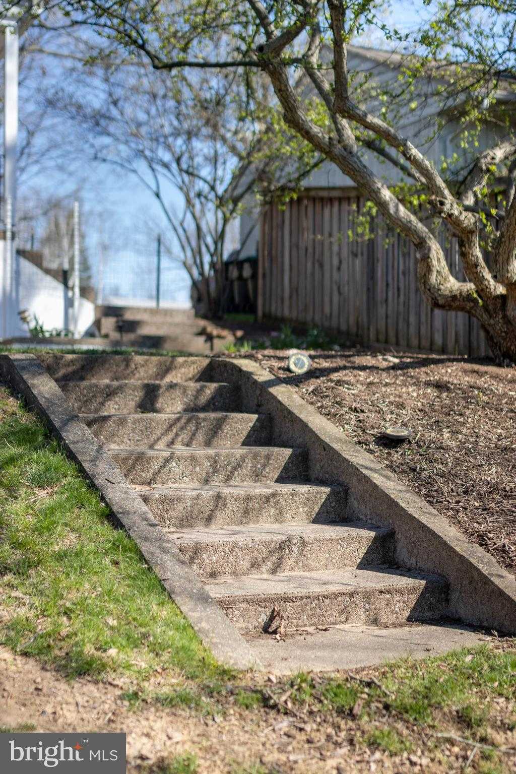 316 Homan Ave photo 45