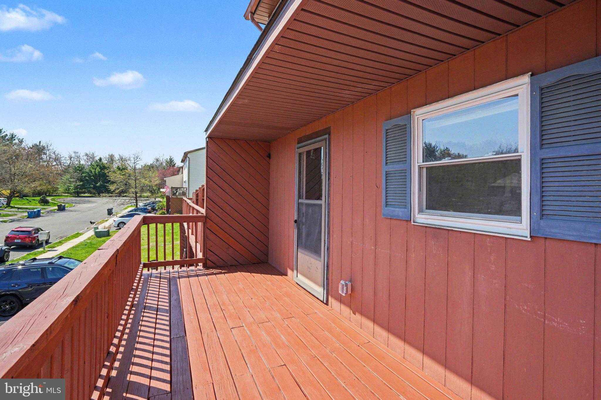 18 Dartmouth CT photo 11