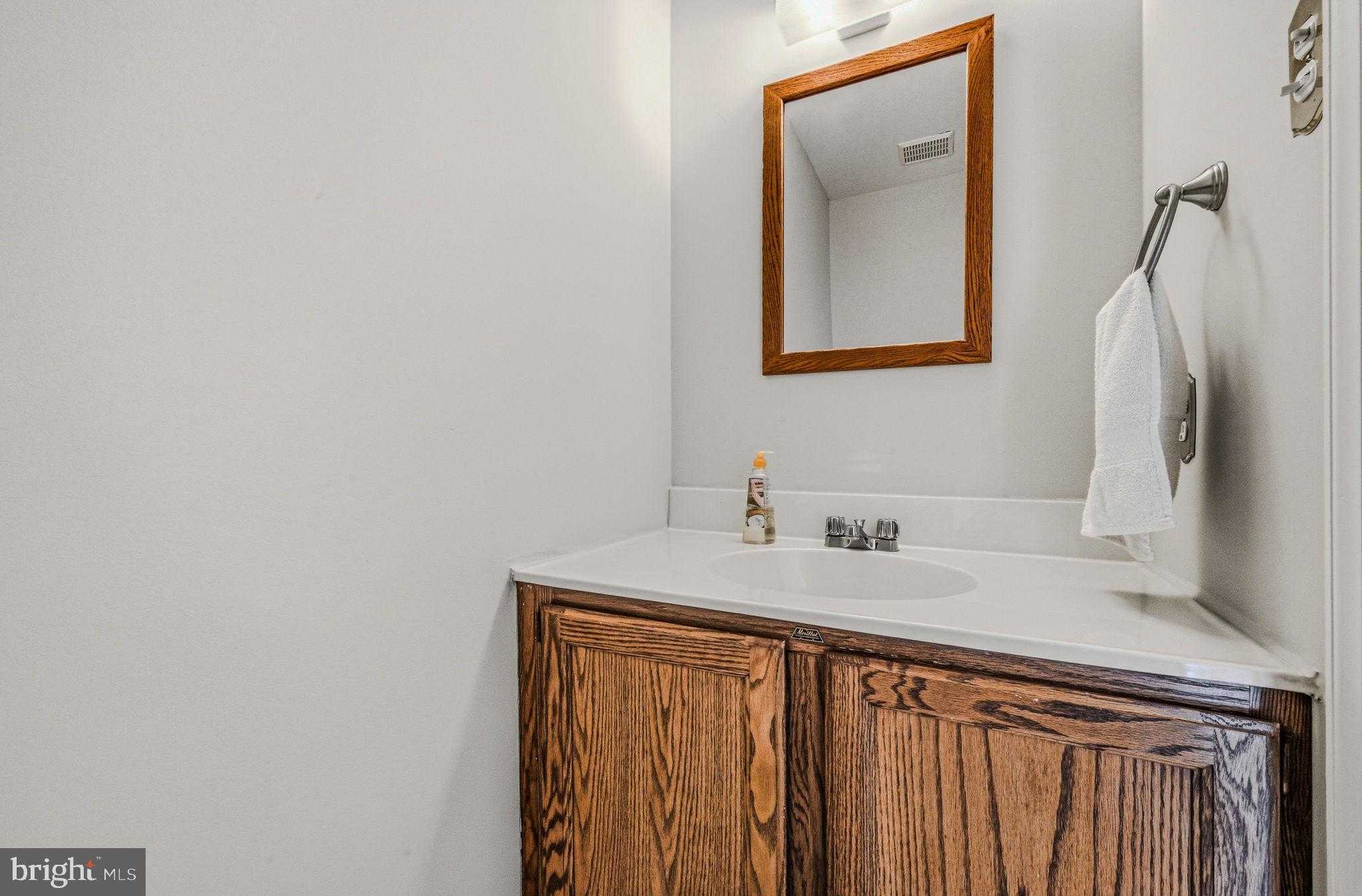 94 Victoria Dr photo 15