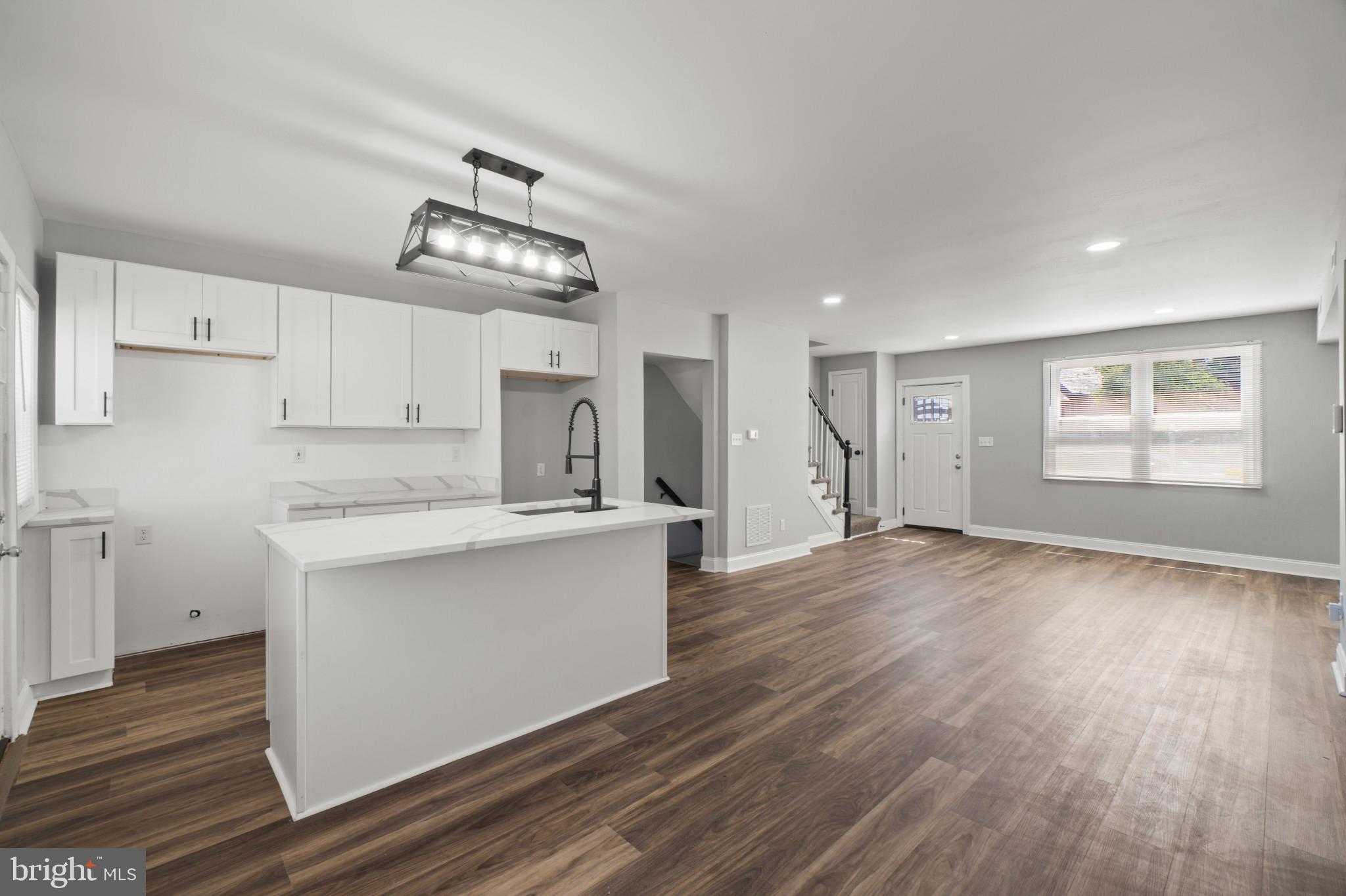 940 E 41st St photo 9