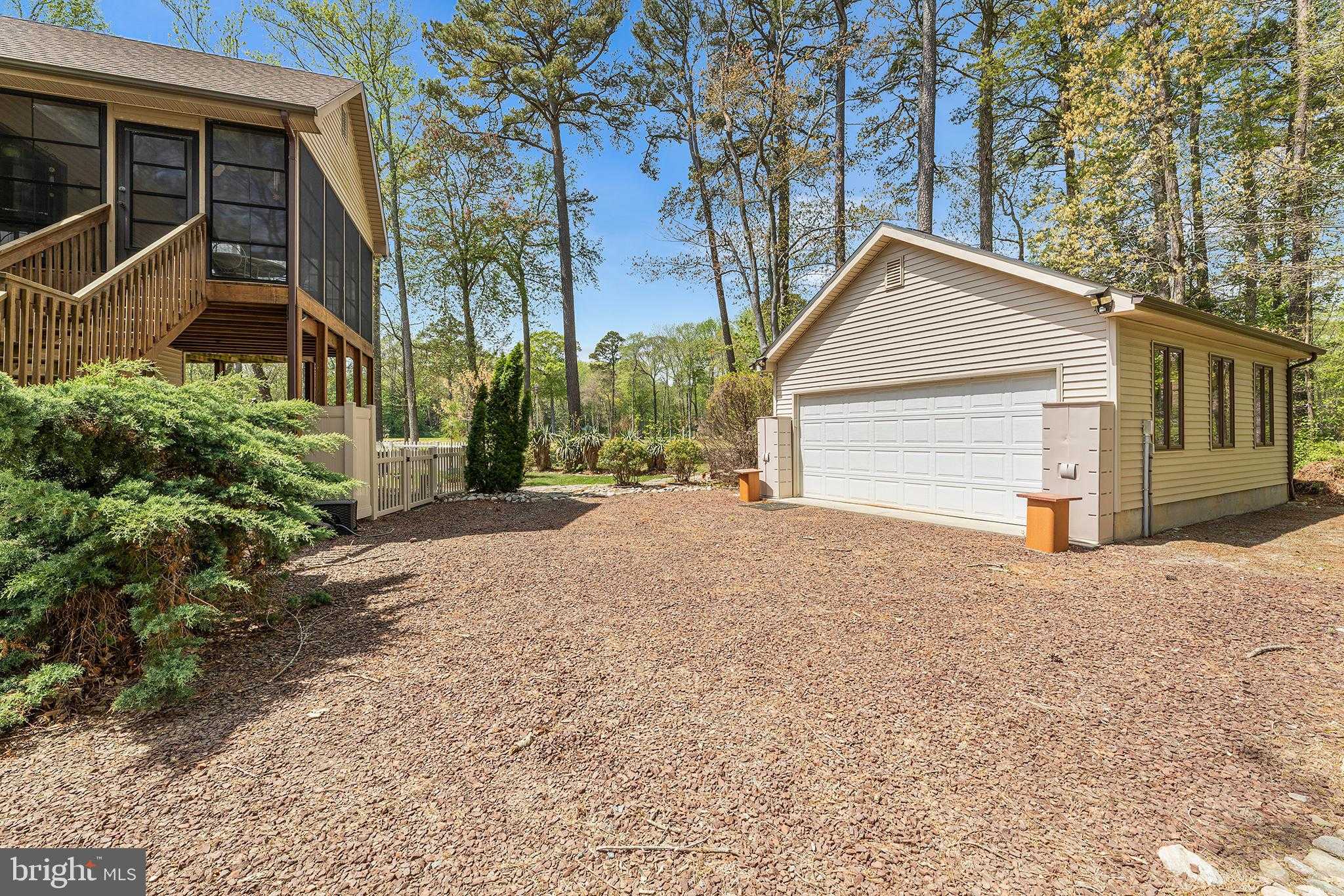 8 Chelsea CT photo 4