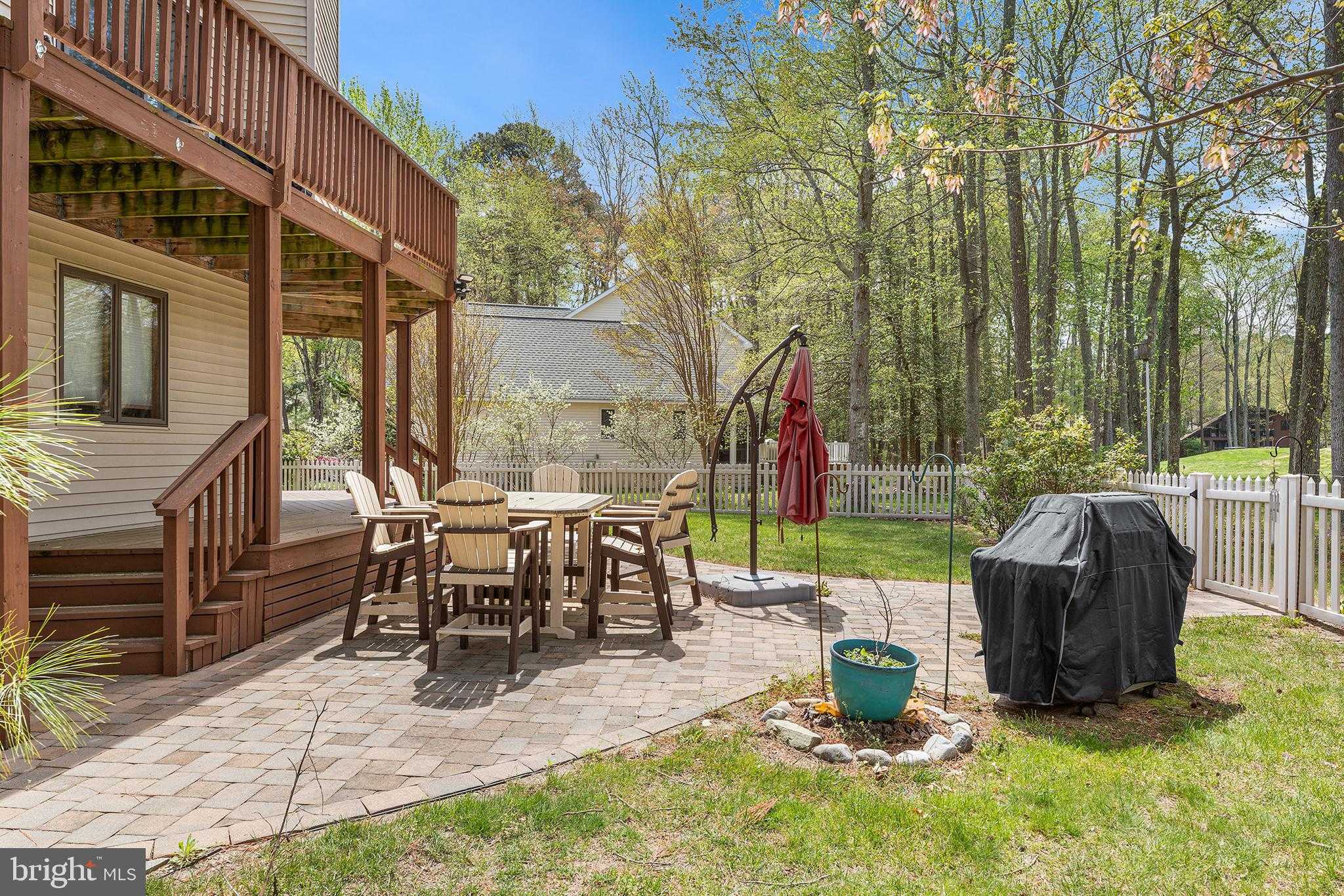 8 Chelsea CT photo 42