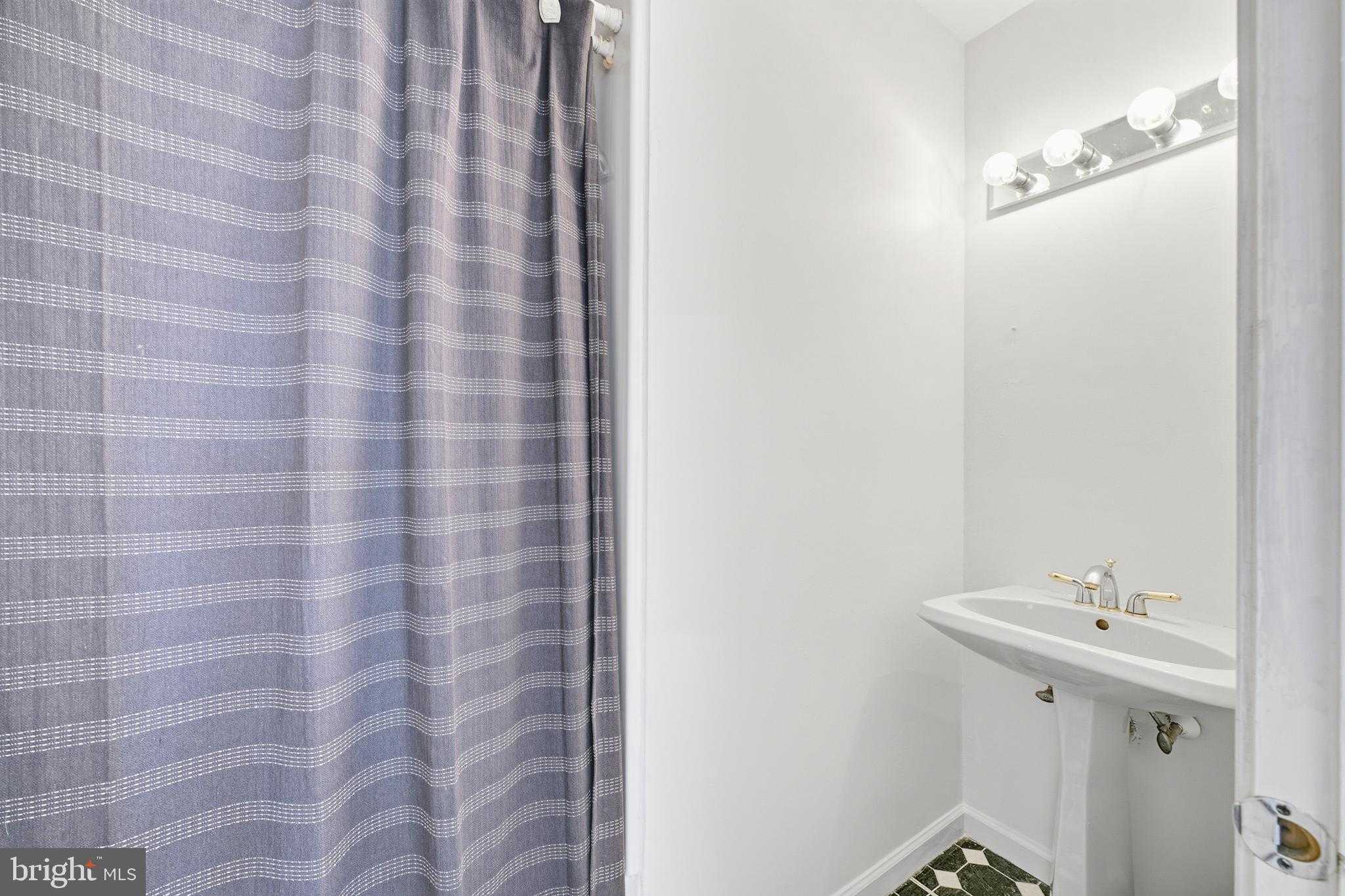 1265 Barclay Cres photo 19