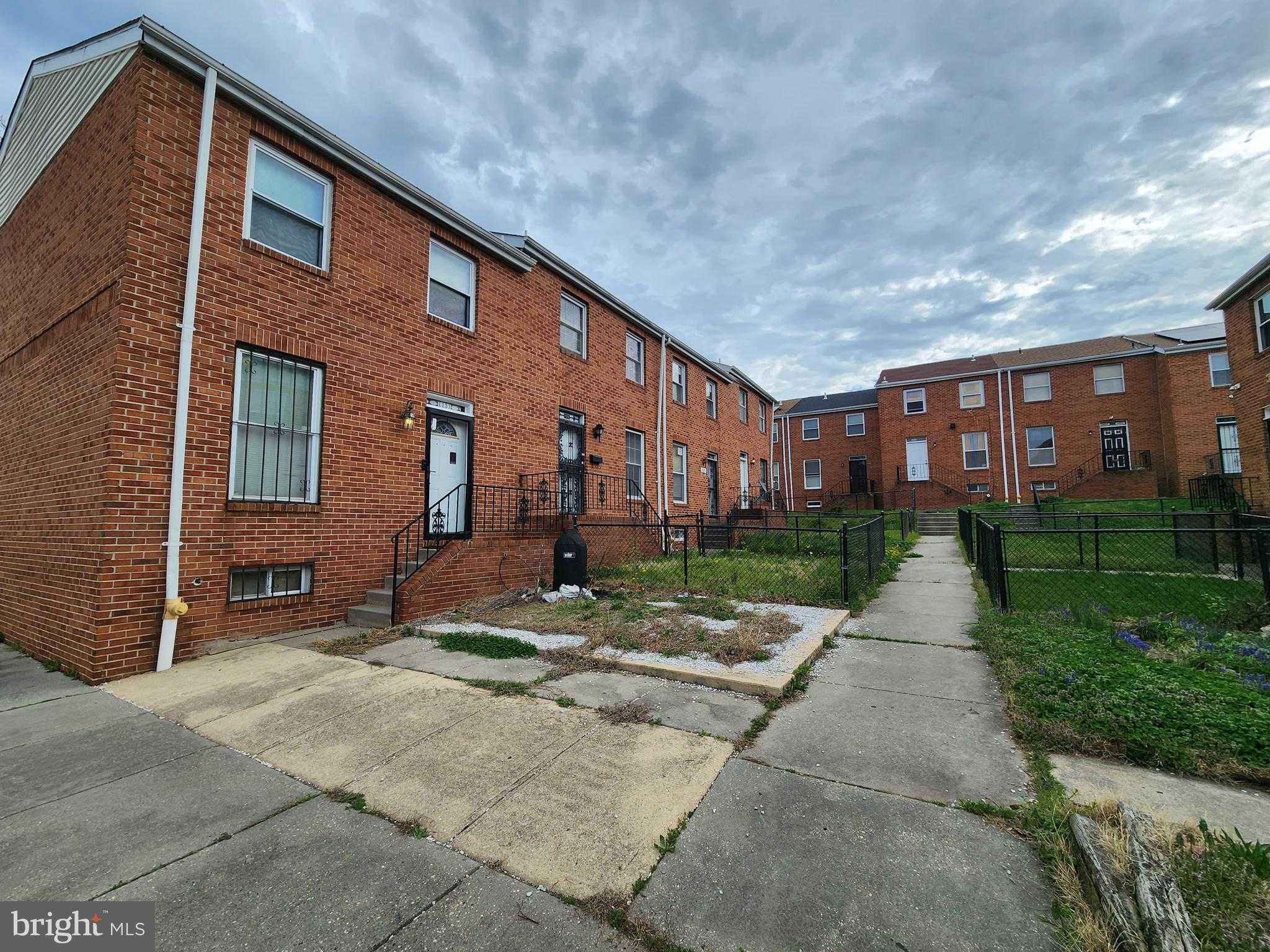 1129 Willinger CT photo 2