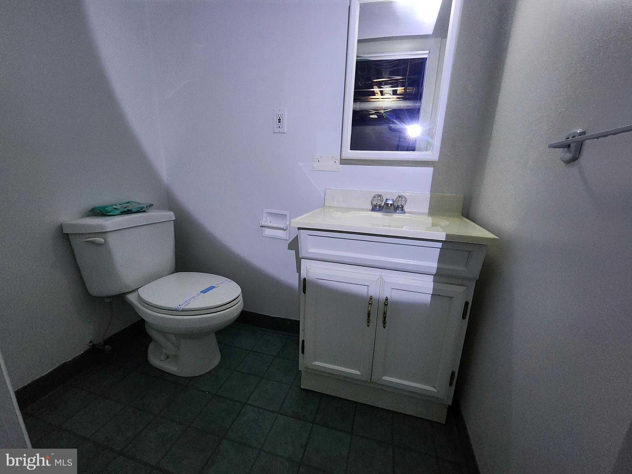 1129 Willinger CT photo 31