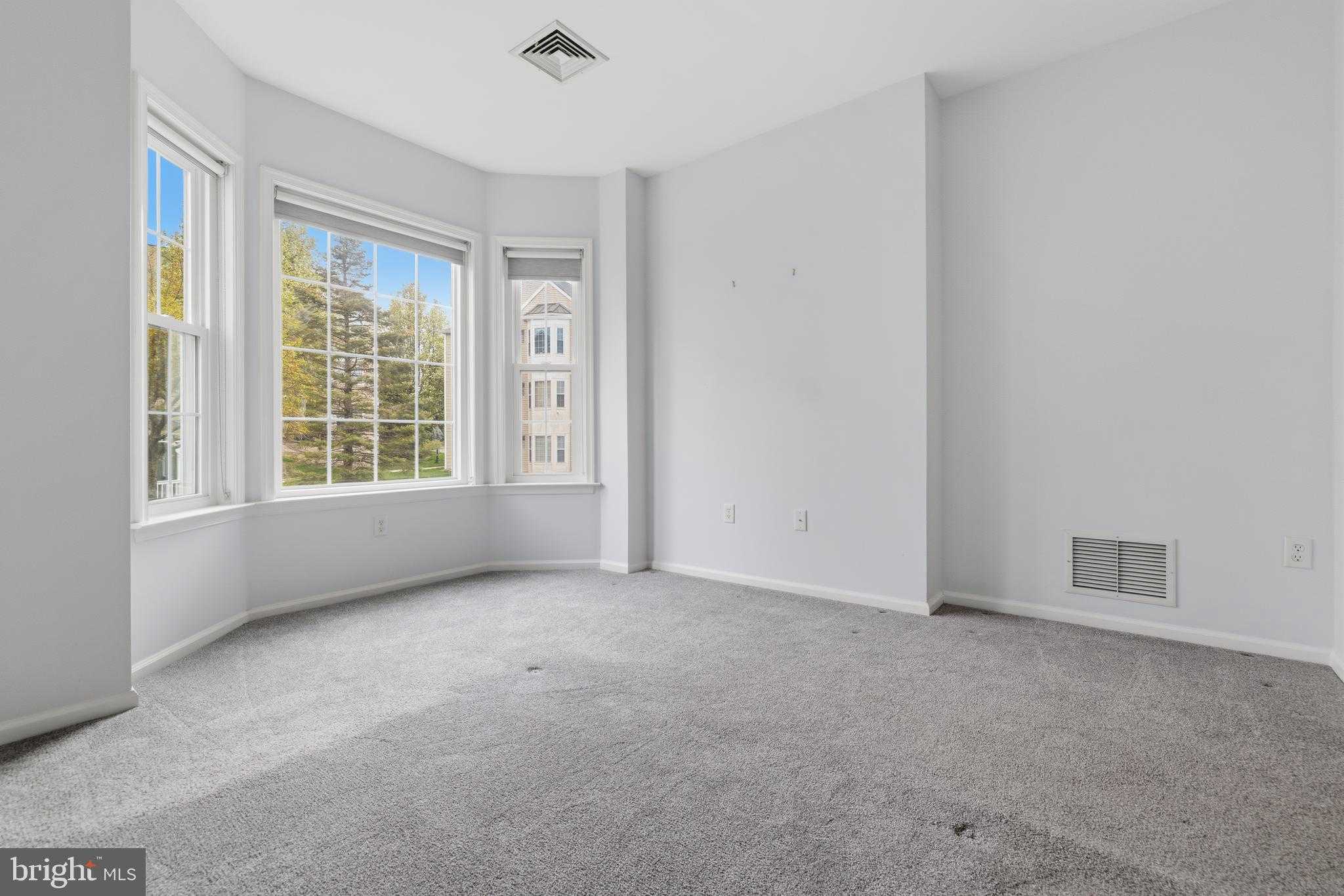 714 Creekside Dr photo 17