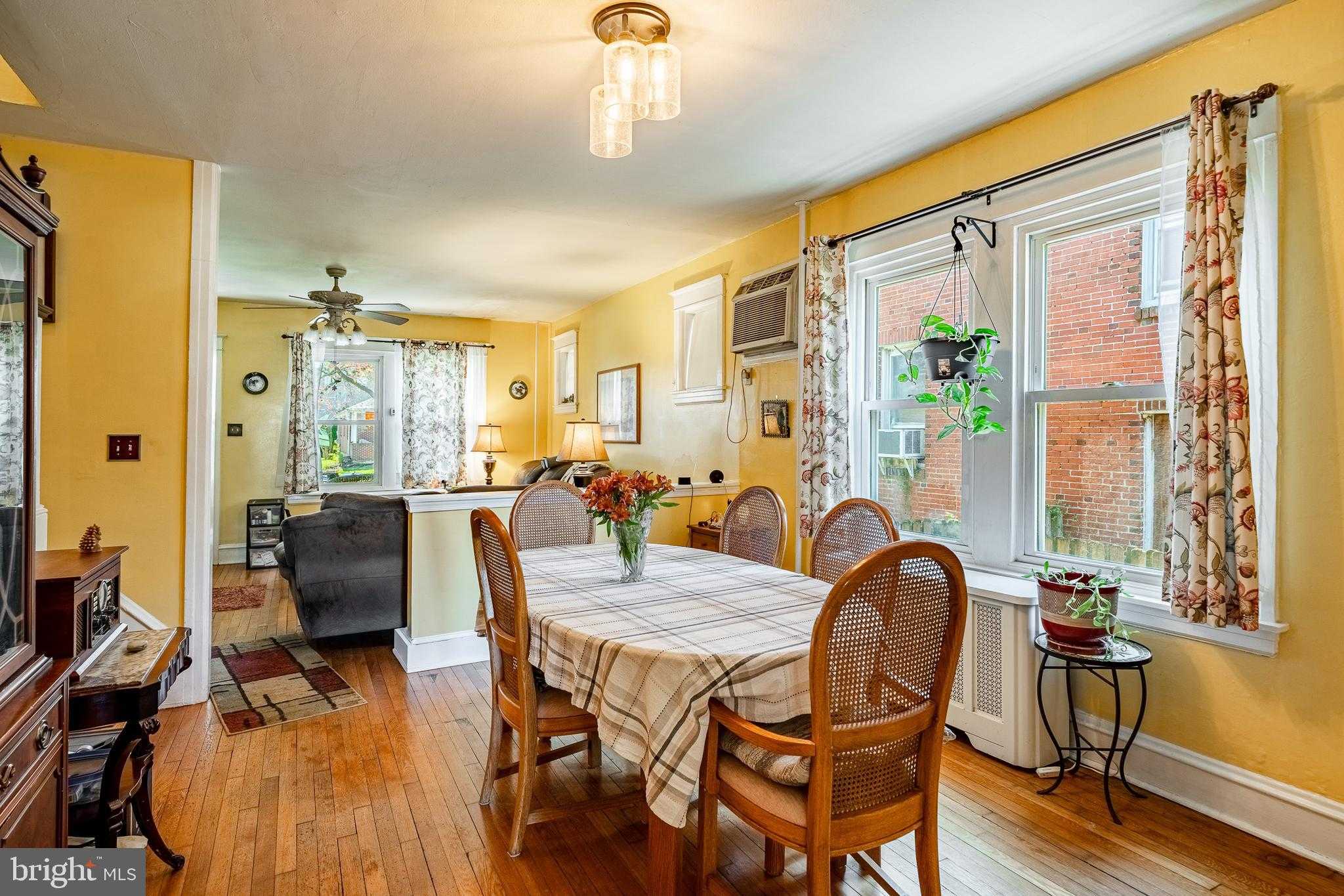 1703 Powell St photo 5