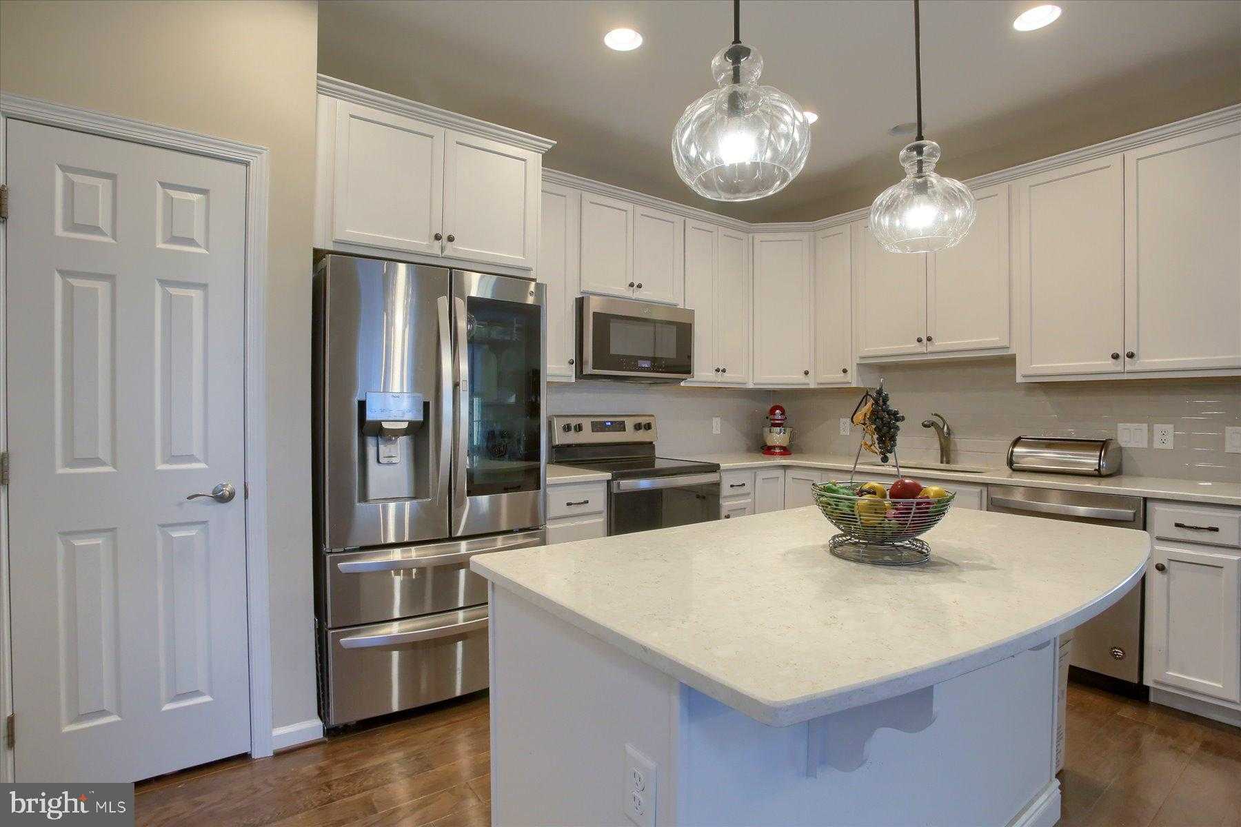 646 Republic Way photo 5