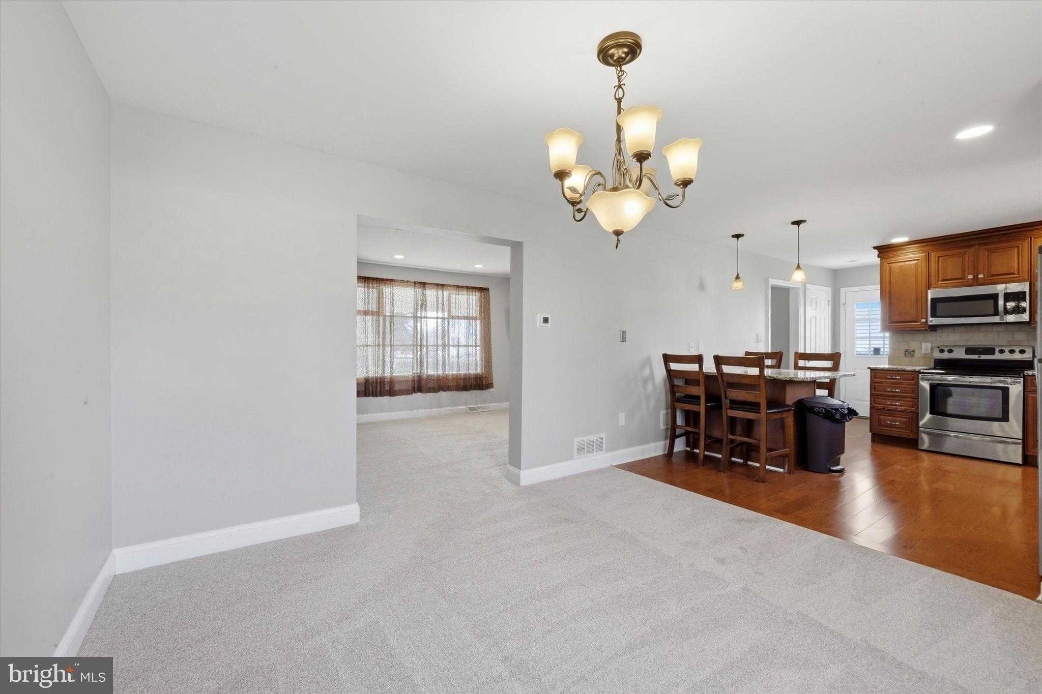 211 E Providence Rd photo 7