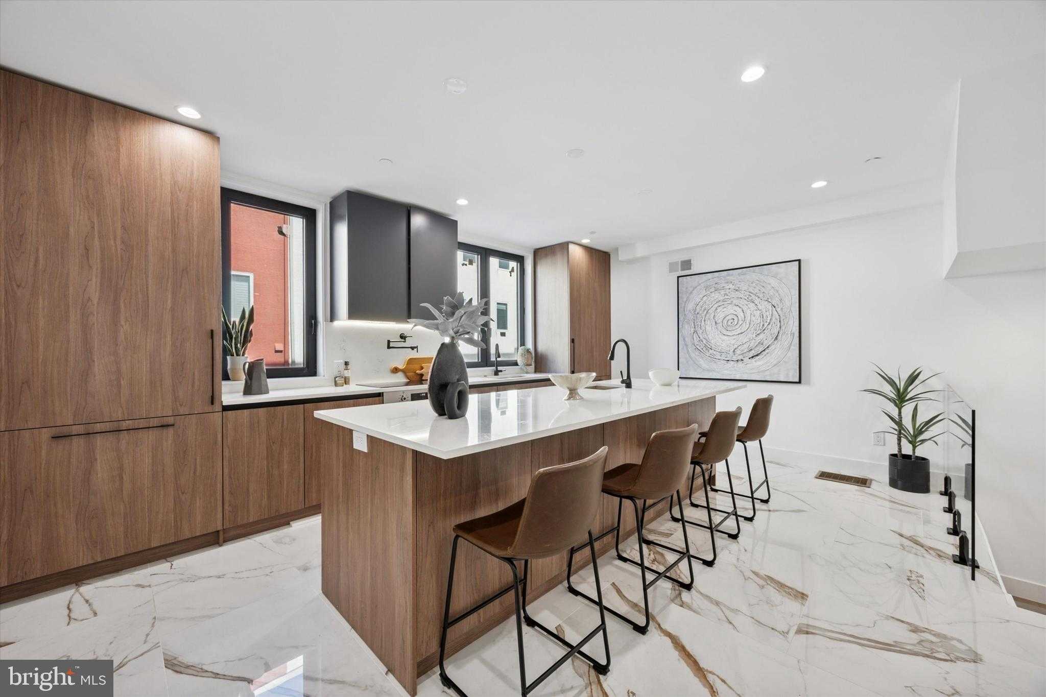 1922 Geary St photo 2