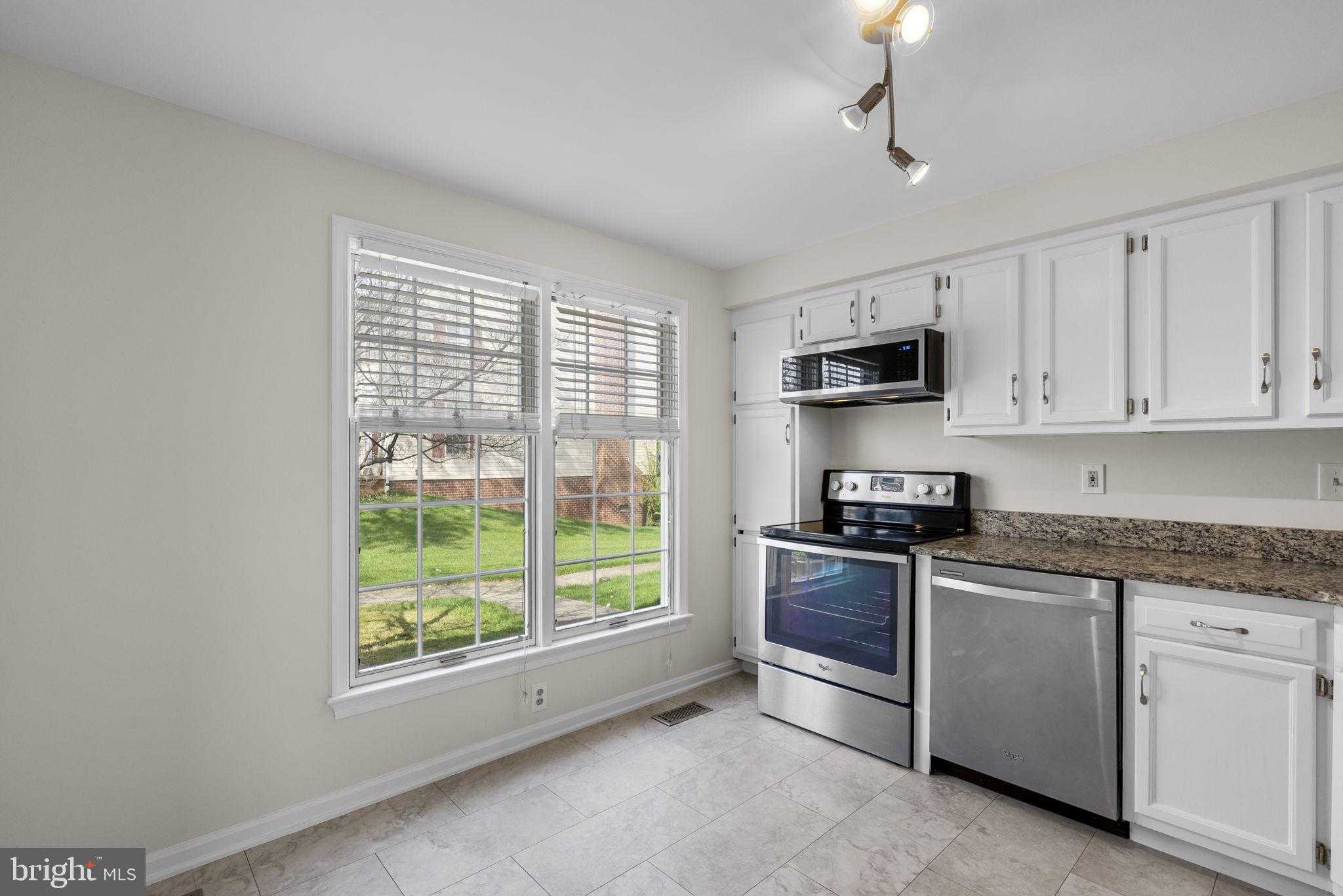 8037 Waterview CT photo 3