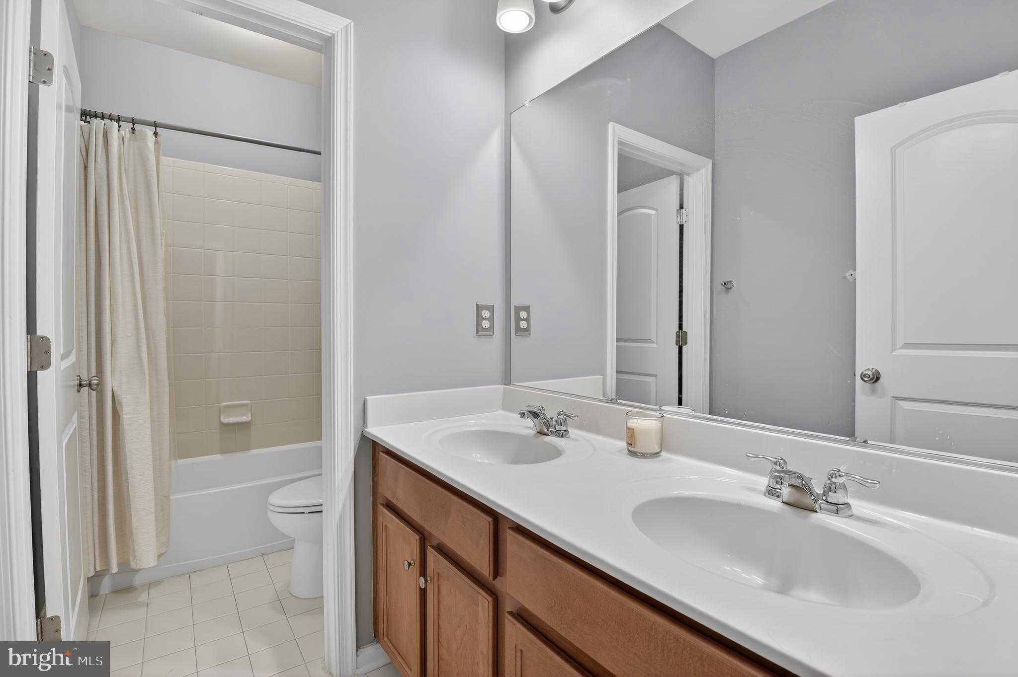 2608 Saint Nicholas Way photo 30