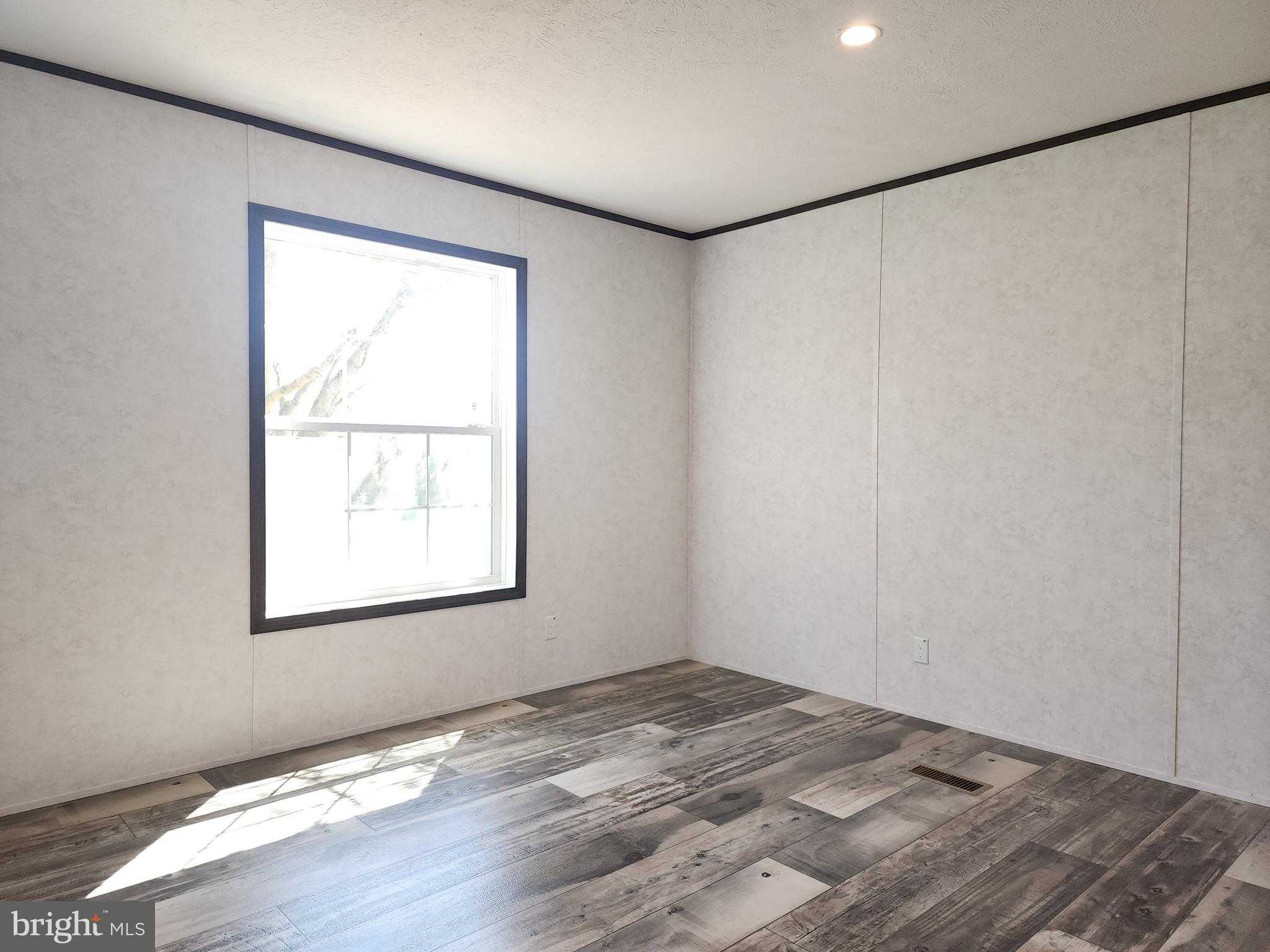 49 Esther St photo 22