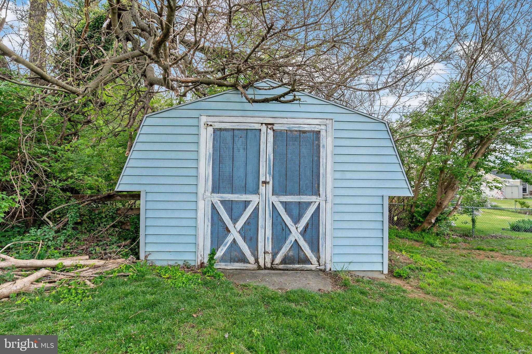 710 Porter Ave photo 36