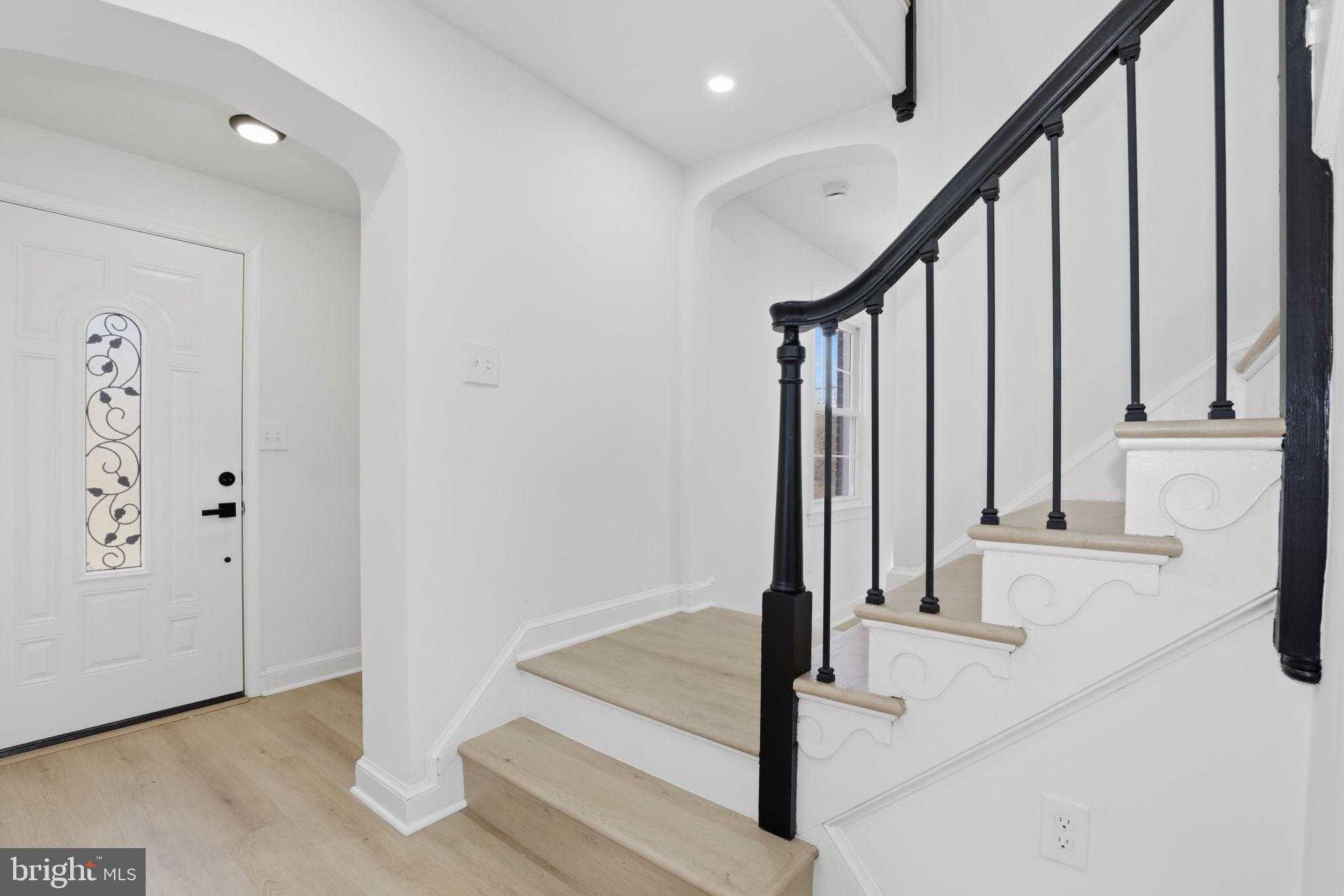 311 Ellsworth Dr photo 4