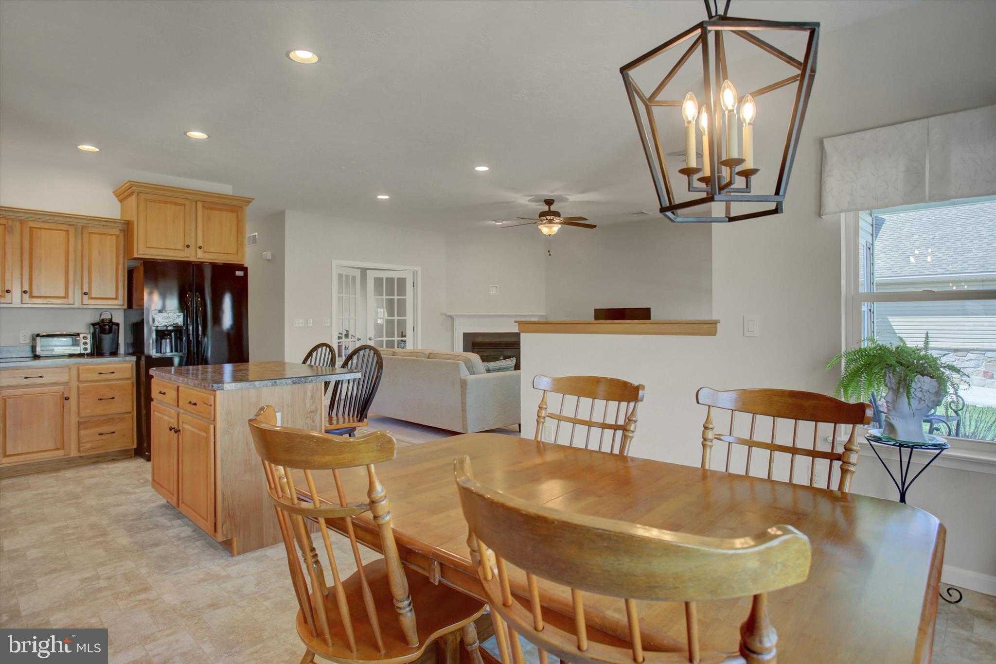 25 Colonial CT photo 19