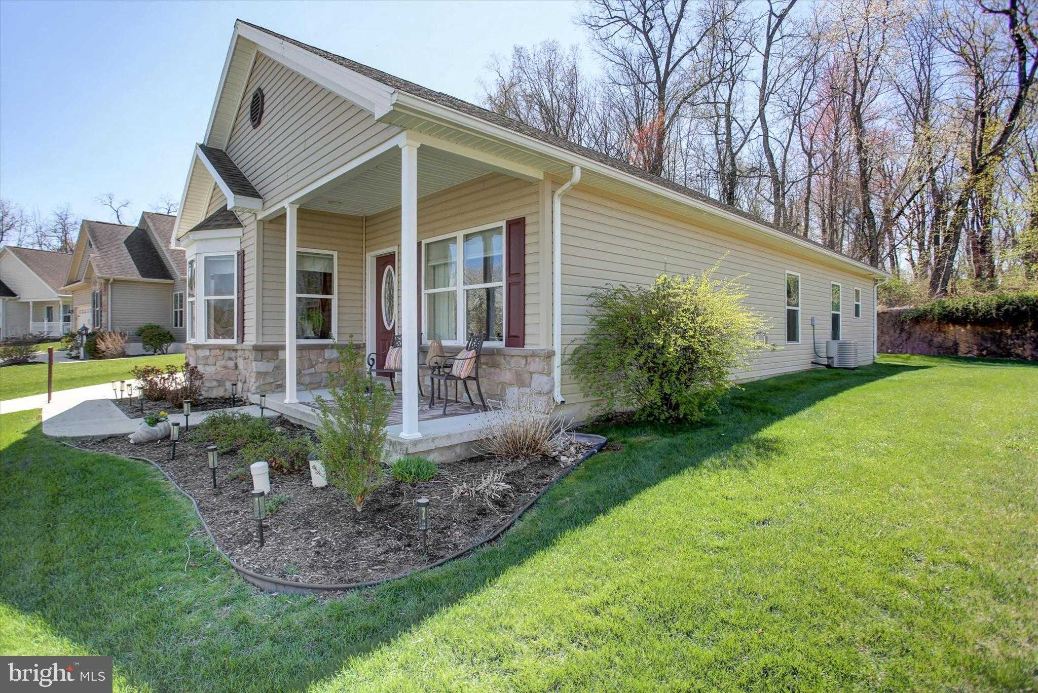 25 Colonial CT photo 5