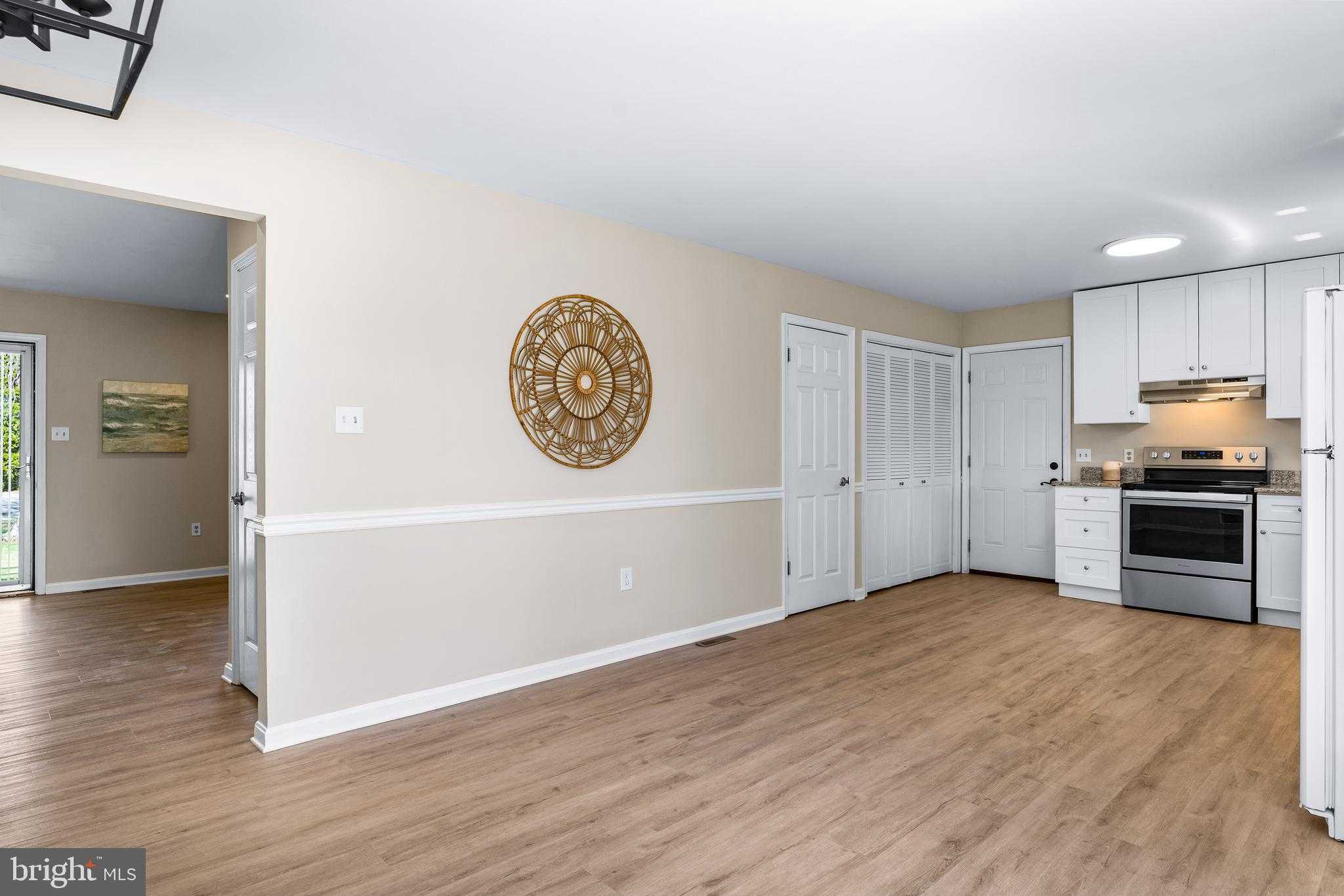 76 Sarah Dr photo 12