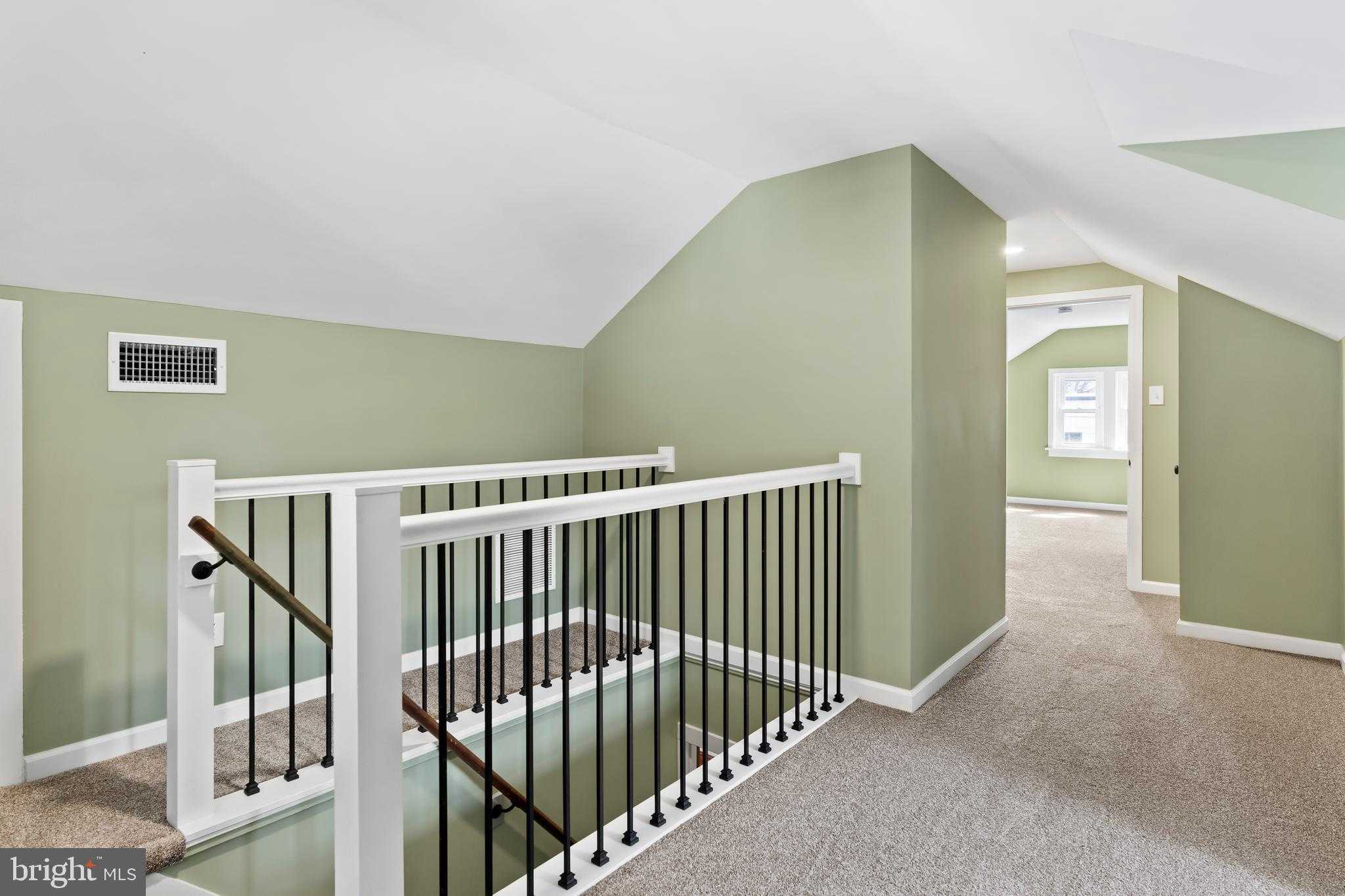 251 E Pomfret St photo 22