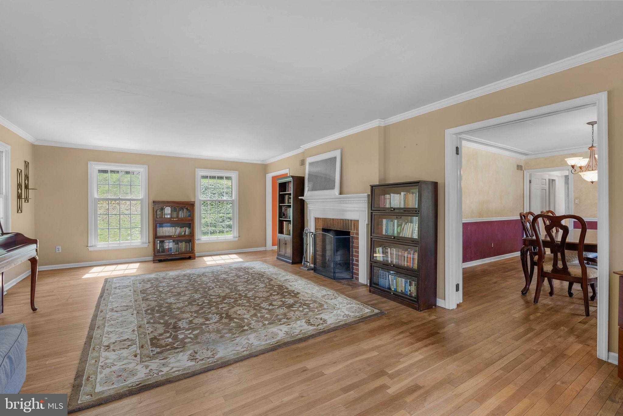 150 Continental Dr photo 10