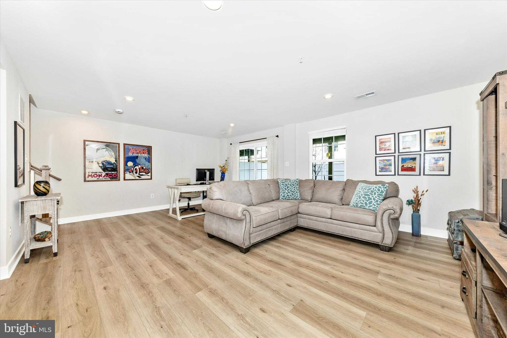 249 Edwin Rd photo 6