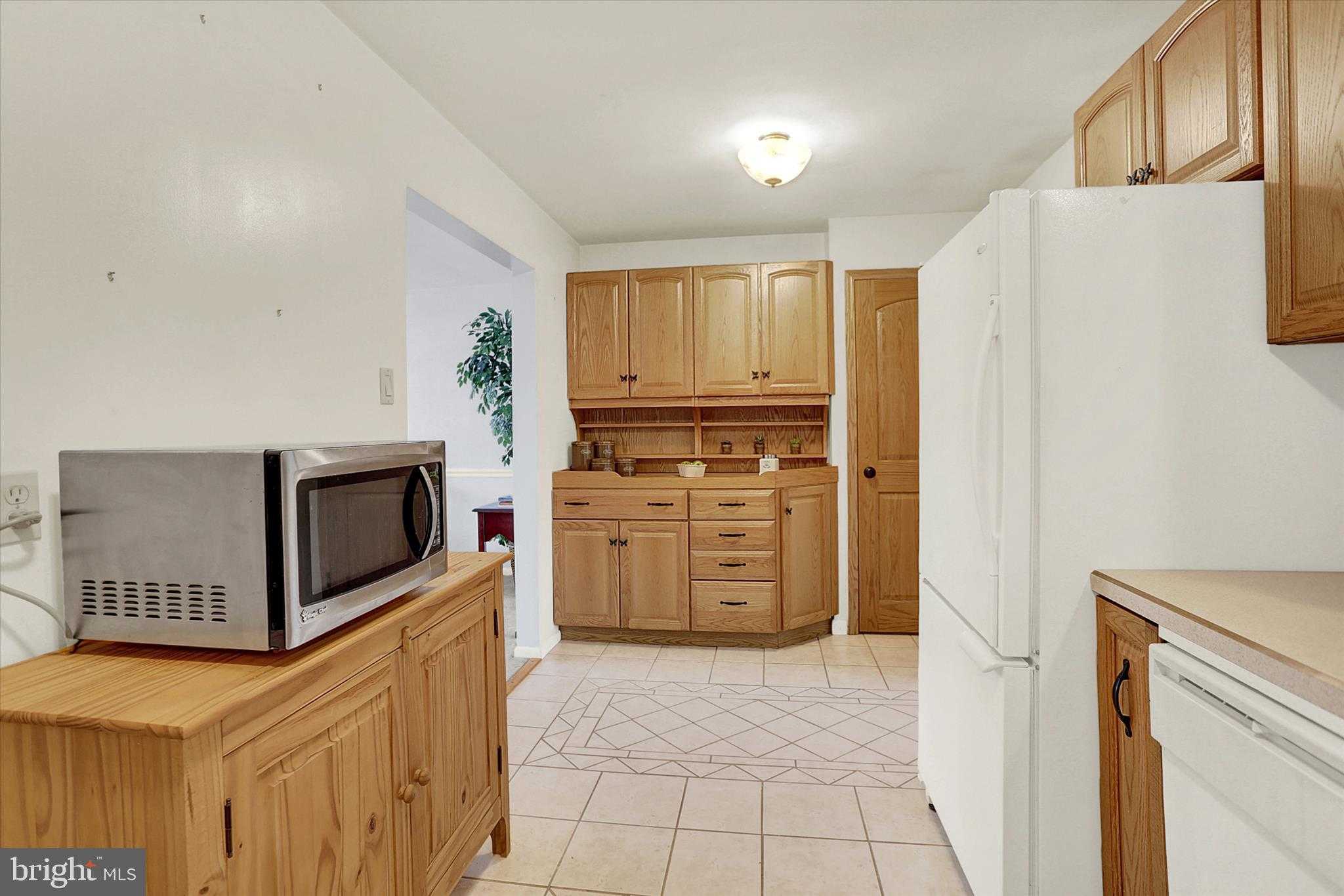 124 Levan St photo 9