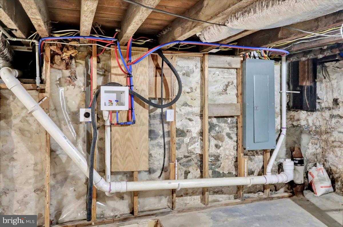 323 Main St photo 19