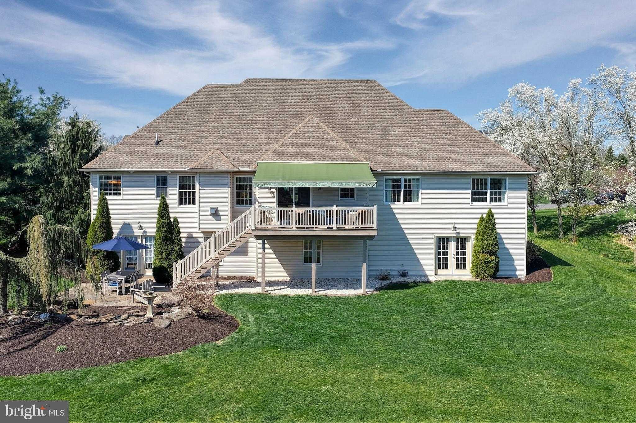 830 Sawgrass Ln photo 2