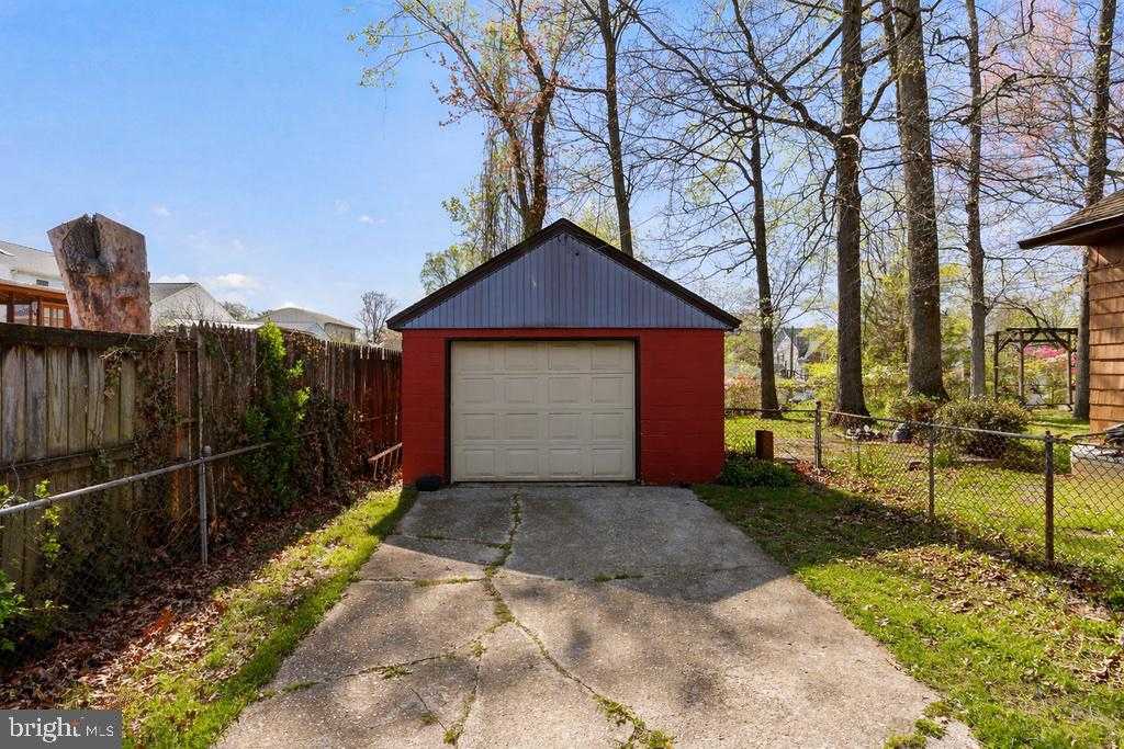 3614 Crest Dr photo 2