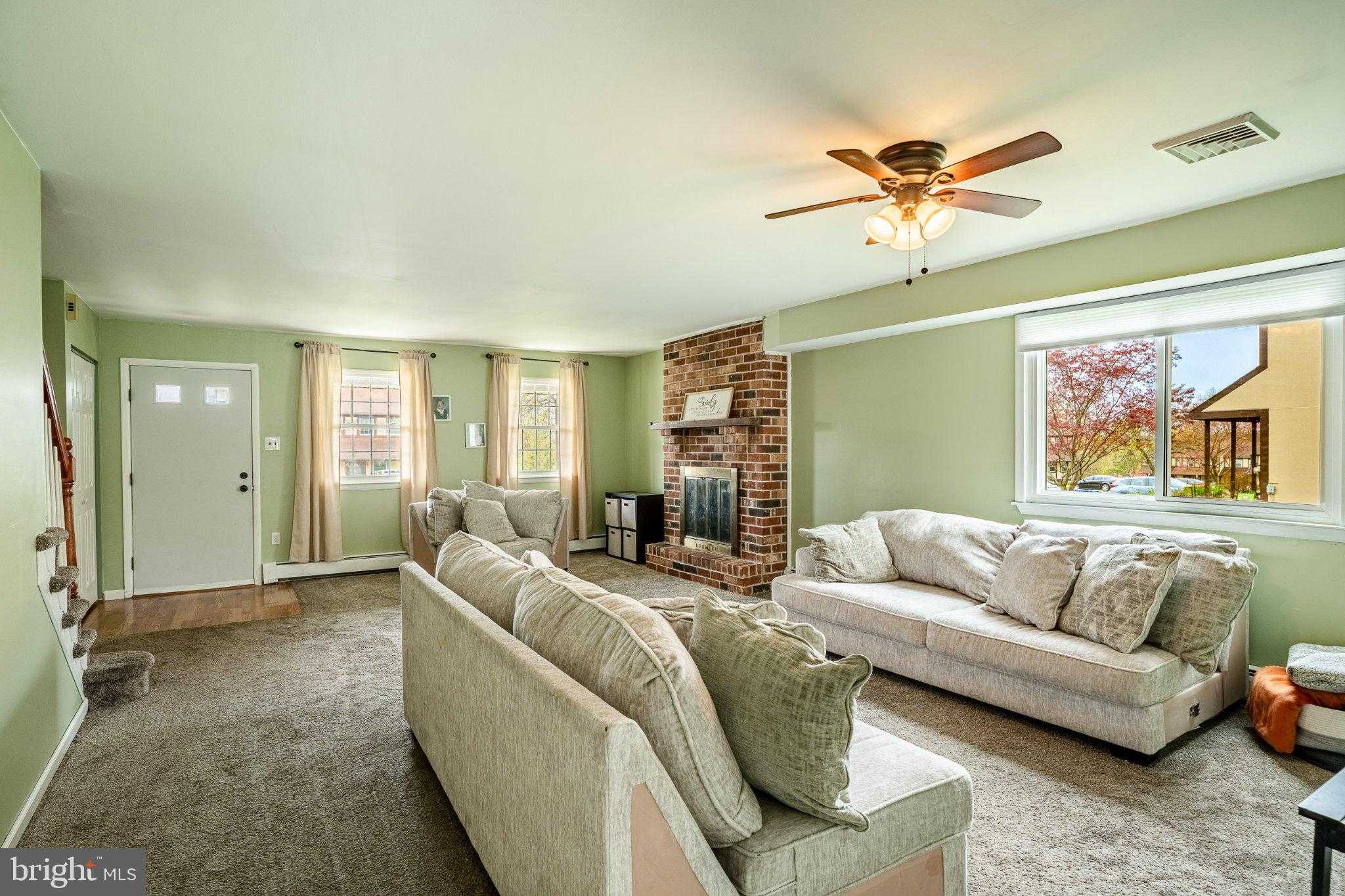 758 Sandra Ln photo 3